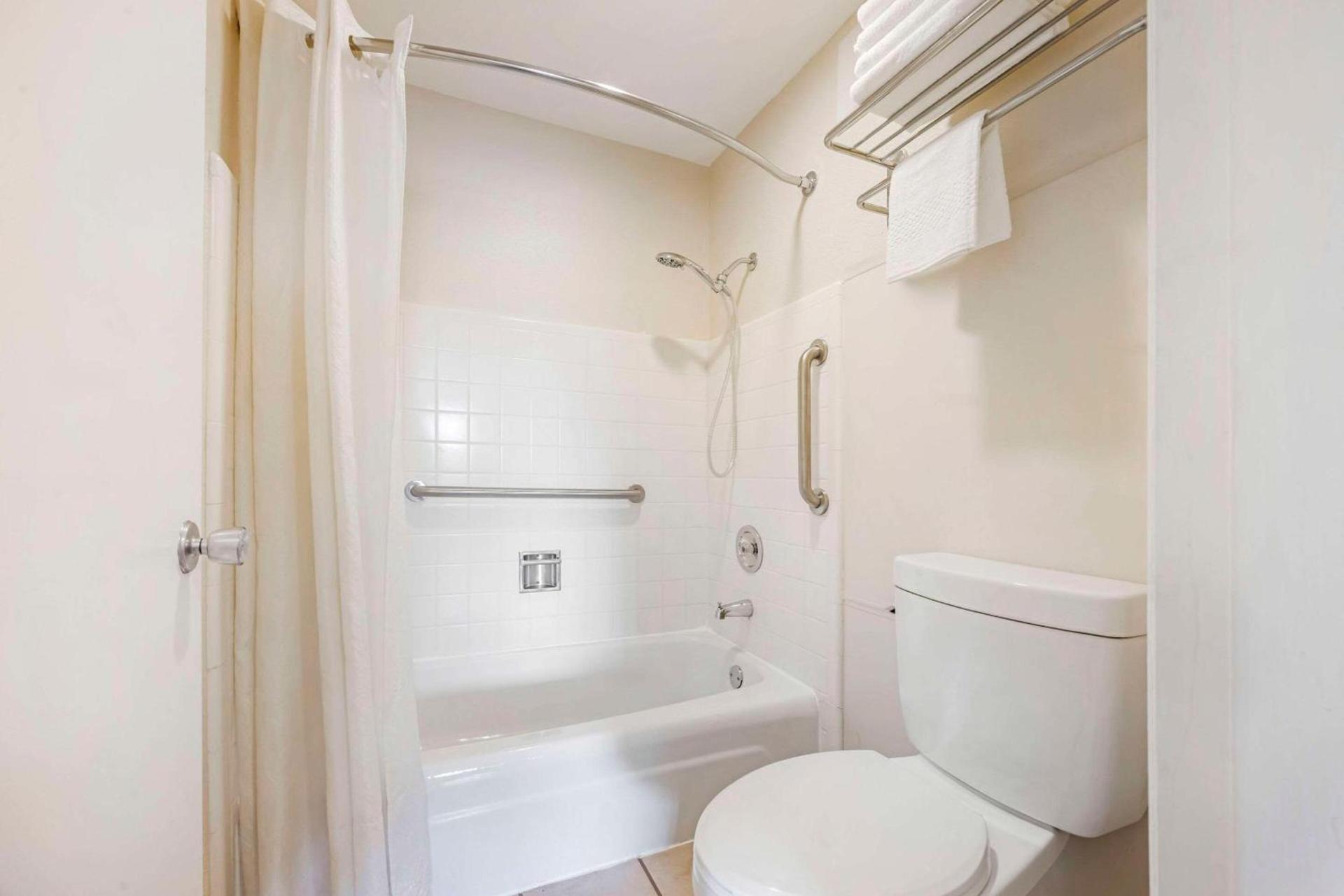 Rodeway Inn Albany photo 16