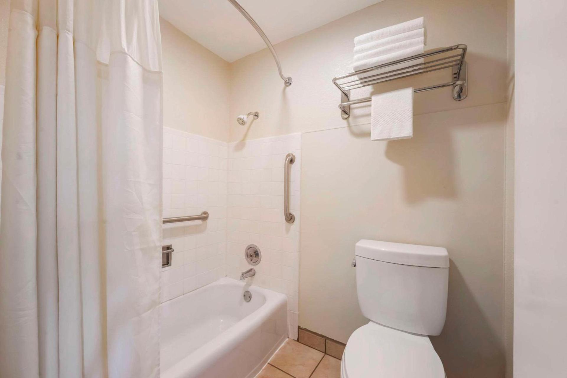 Rodeway Inn Albany photo 24