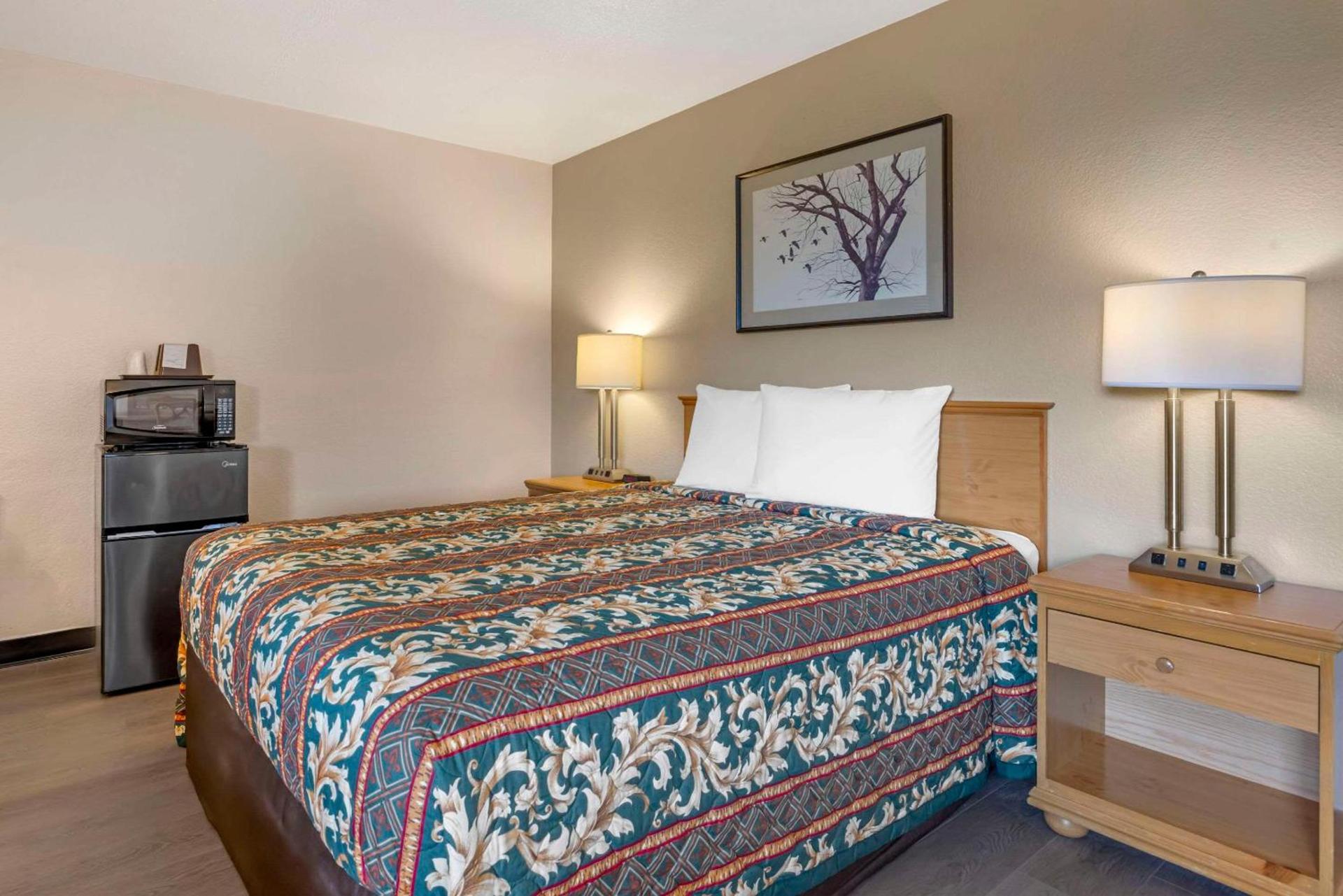 Rodeway Inn Albany photo 32