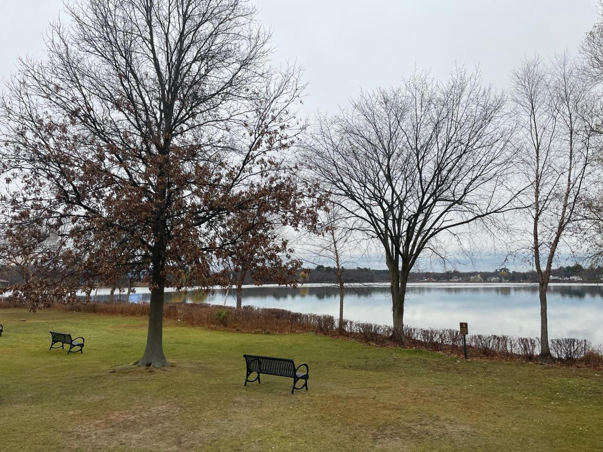 Lakeside Inn photo 45