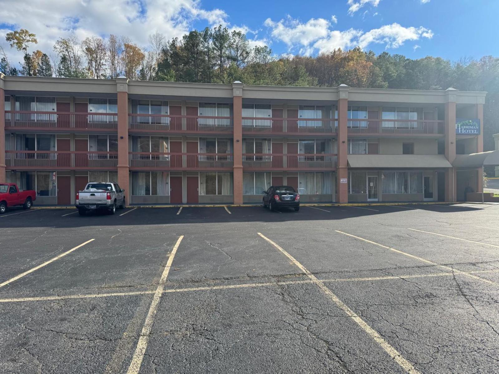 OYO Hotel Harriman near I-40 photo 2