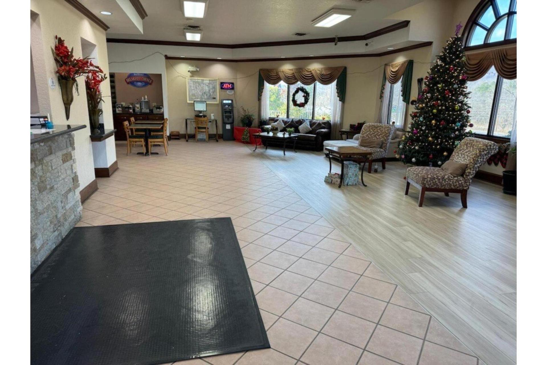 OYO Hotel Harriman near I-40 photo 6