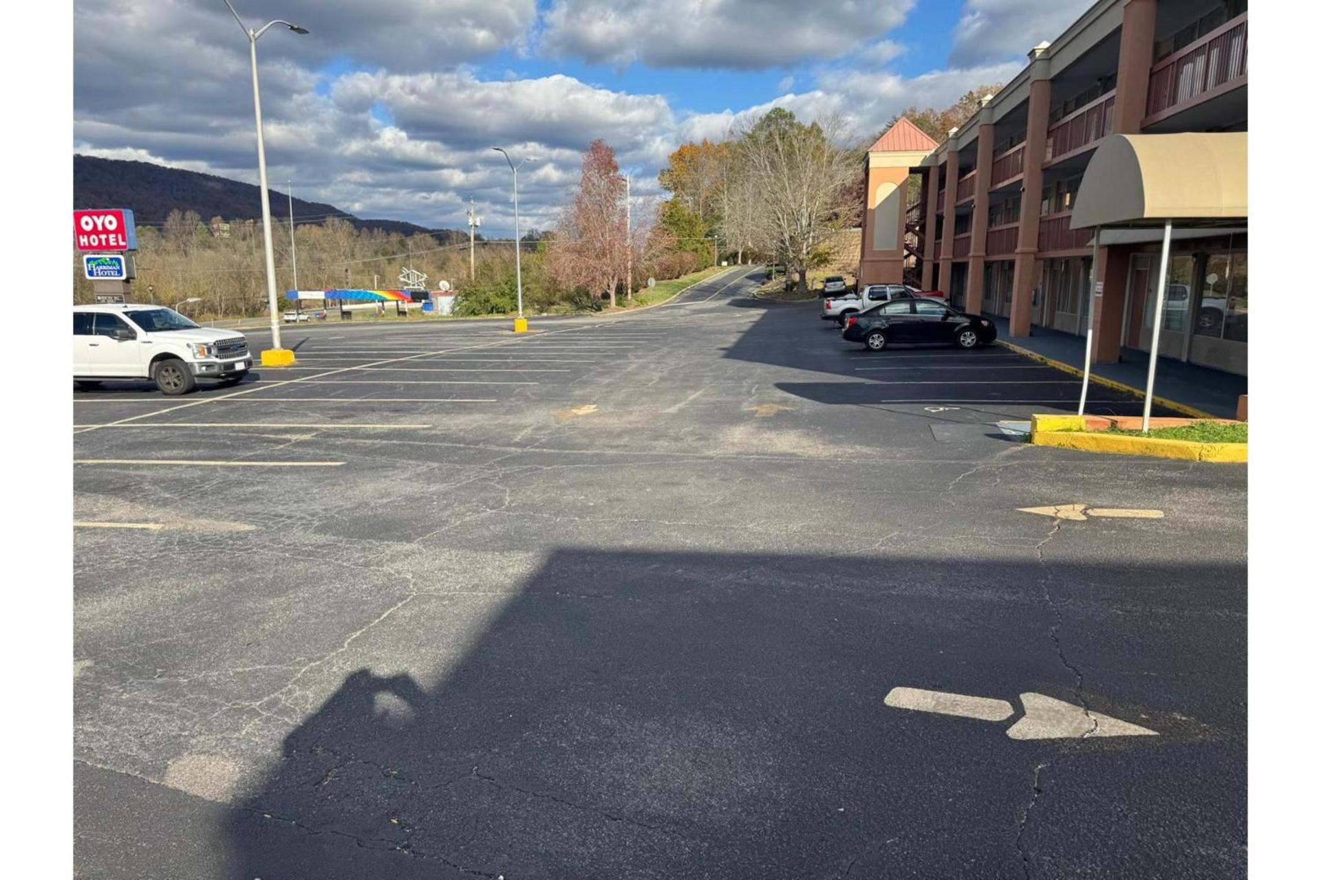 OYO Hotel Harriman near I-40 photo 8