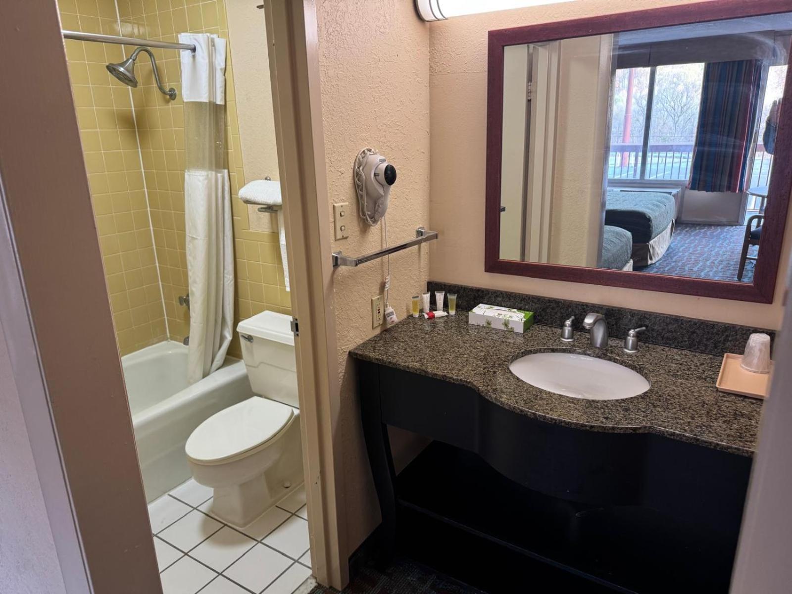 OYO Hotel Harriman near I-40 photo 19