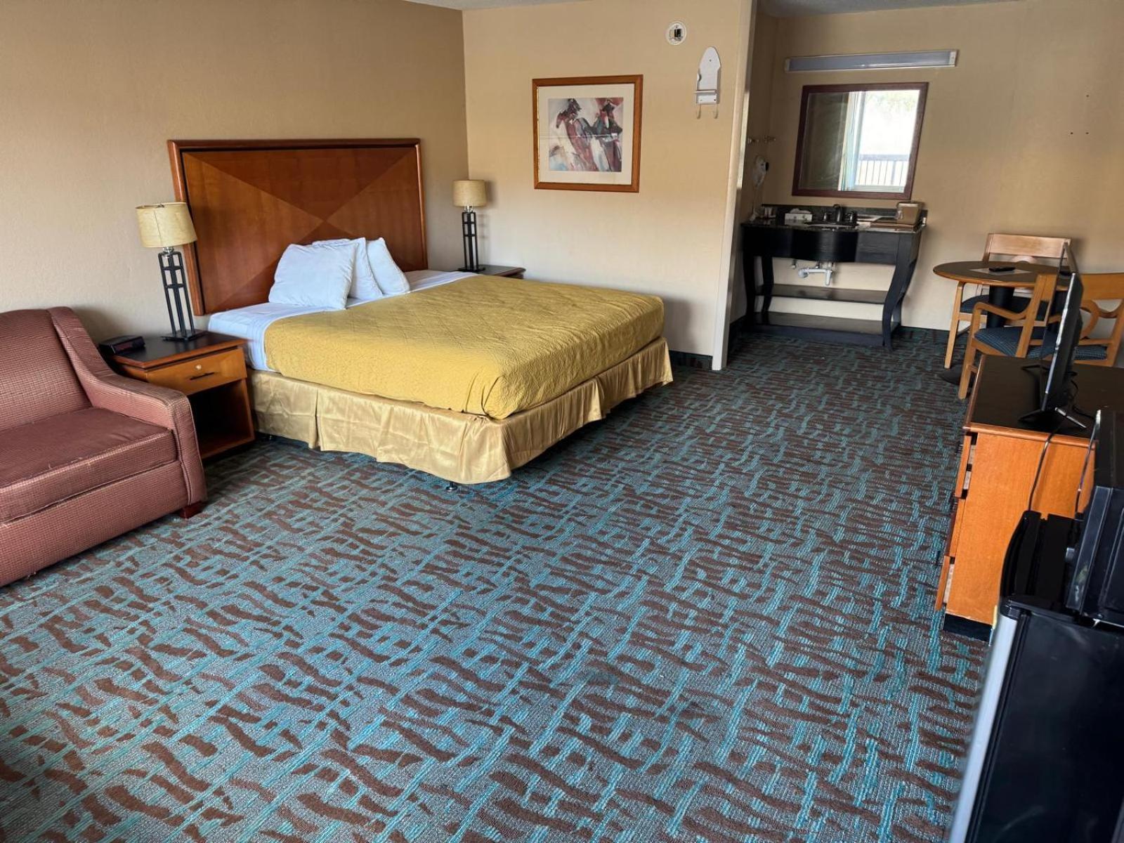 OYO Hotel Harriman near I-40 photo 17