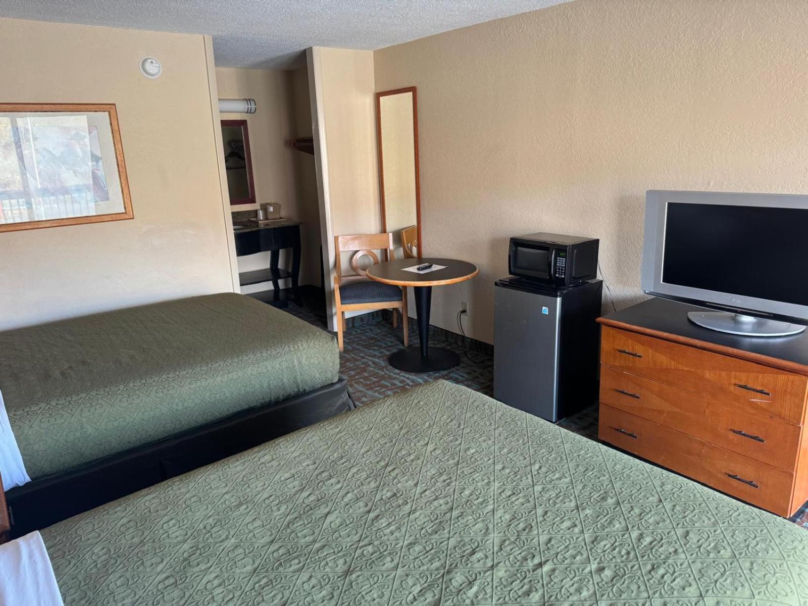 OYO Hotel Harriman near I-40 photo 23