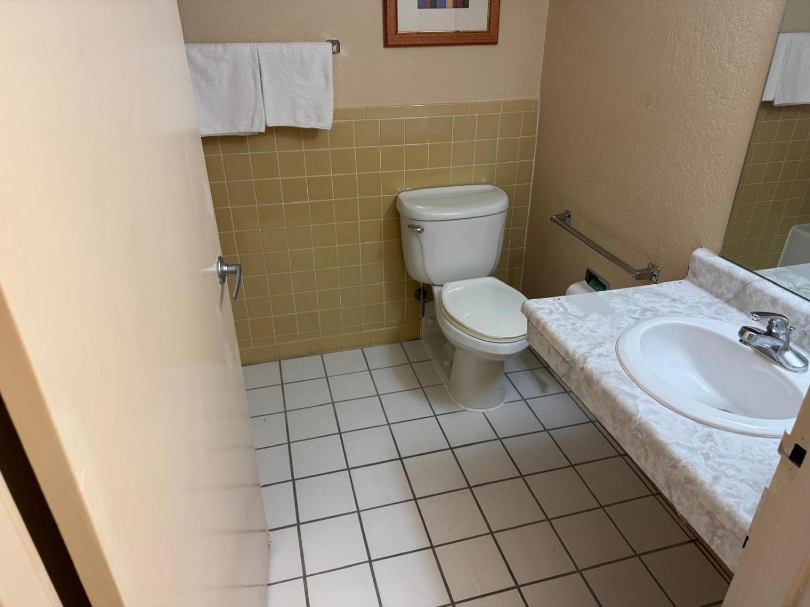 OYO Hotel Harriman near I-40 photo 36