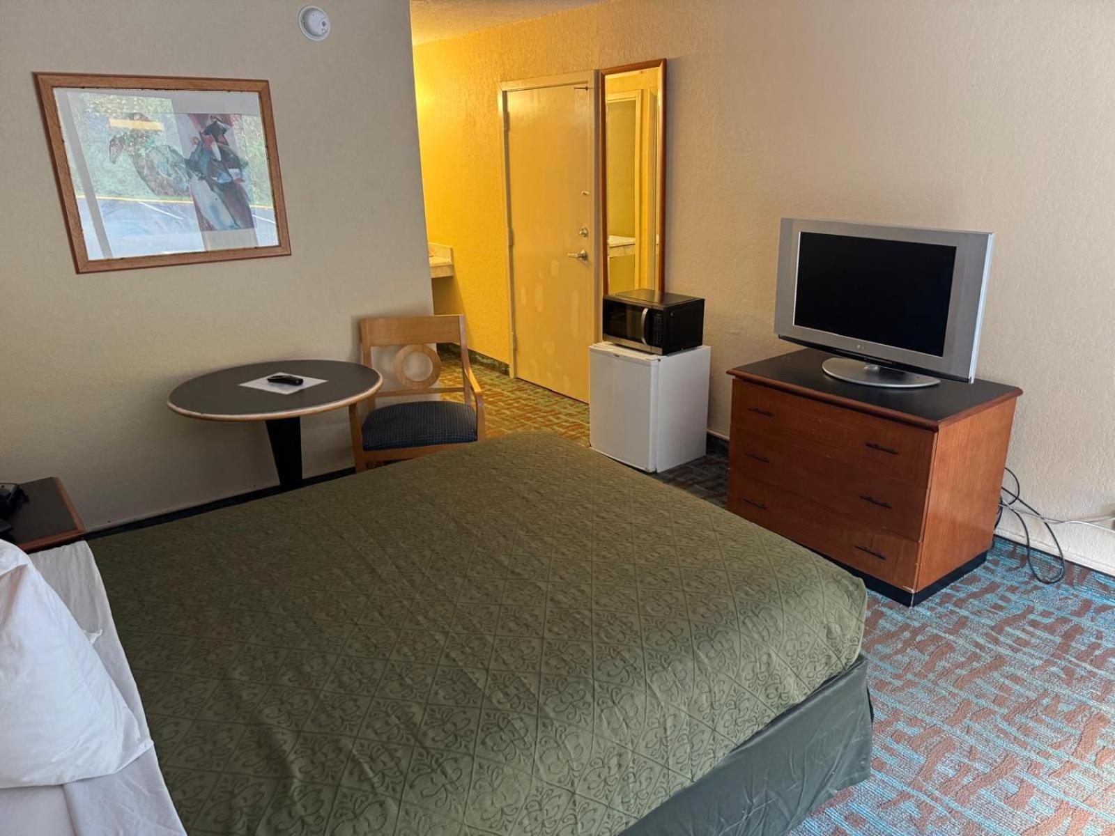OYO Hotel Harriman near I-40 photo 31