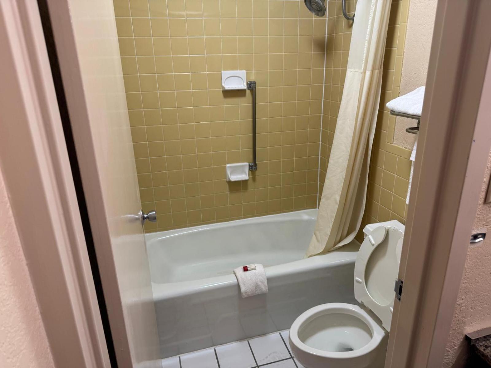 OYO Hotel Harriman near I-40 photo 30