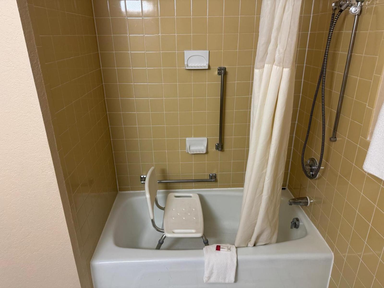 OYO Hotel Harriman near I-40 photo 33