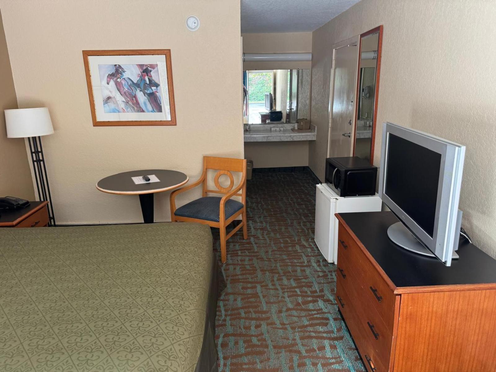 OYO Hotel Harriman near I-40 photo 32