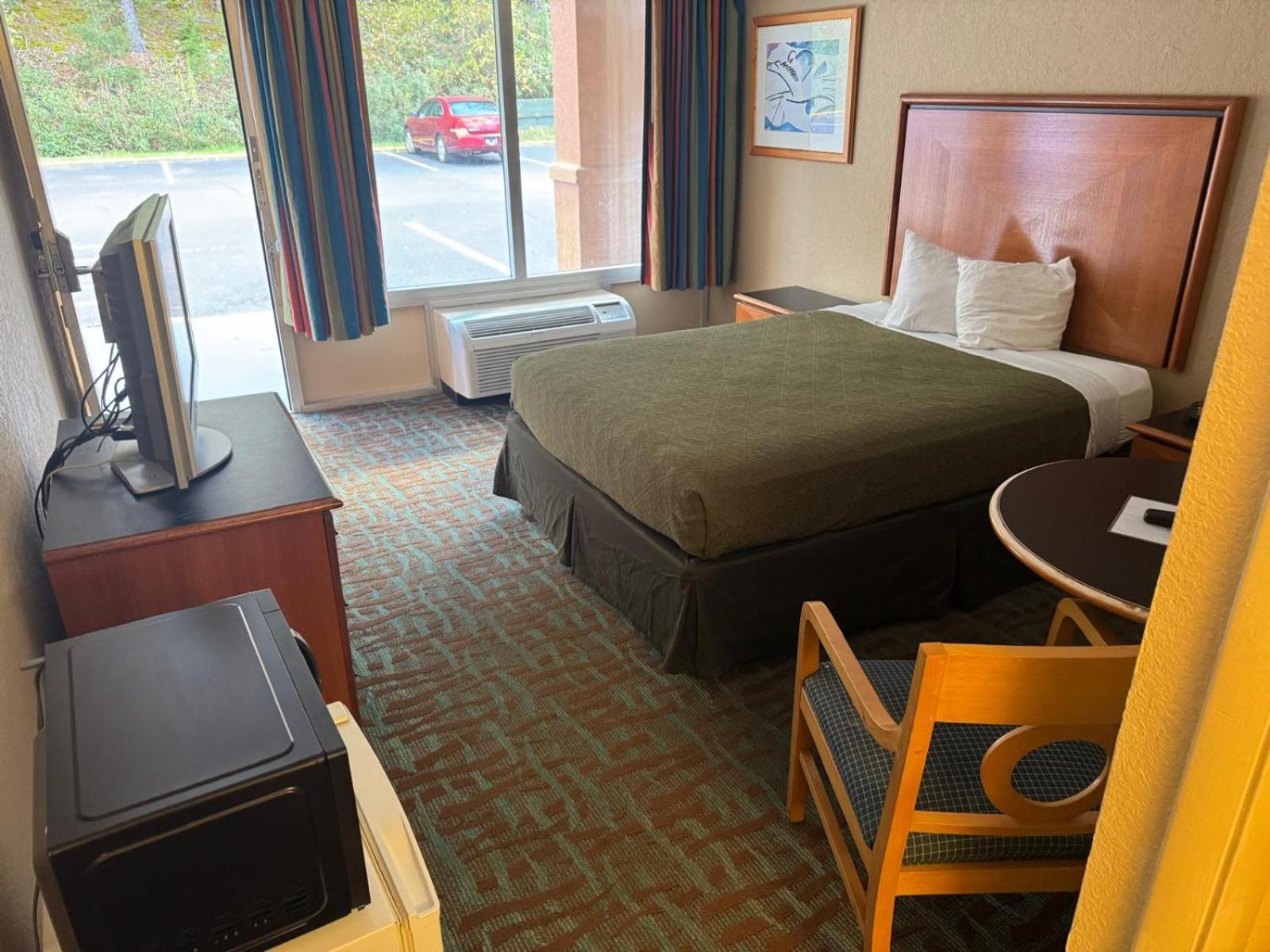 OYO Hotel Harriman near I-40 photo 37