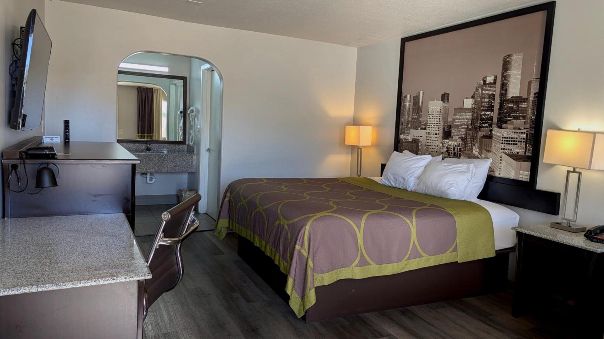 Super 8 by Wyndham Houston/Willowbrook Hwy 249 photo 24