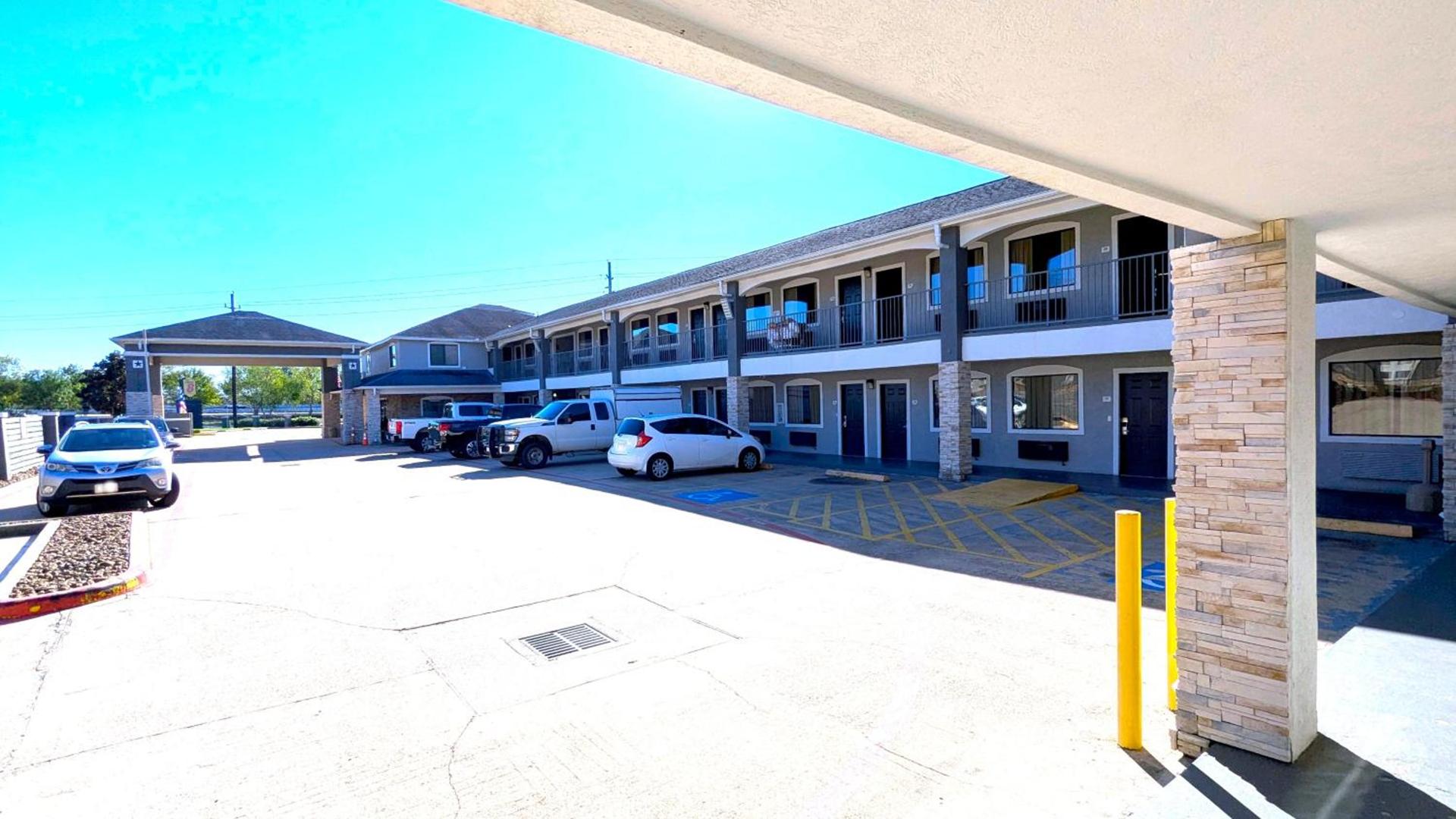 Super 8 by Wyndham Houston/Willowbrook Hwy 249 photo 21