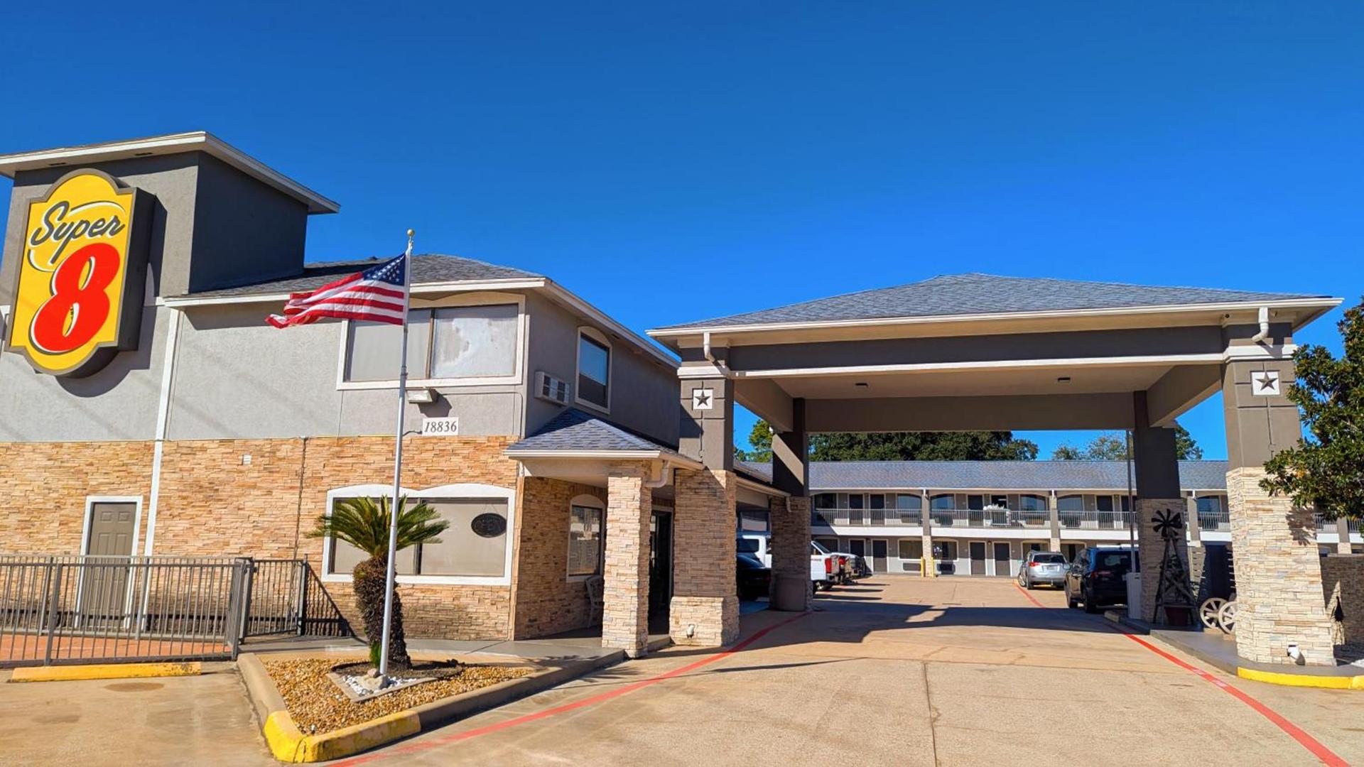 Super 8 by Wyndham Houston/Willowbrook Hwy 249 photo 4
