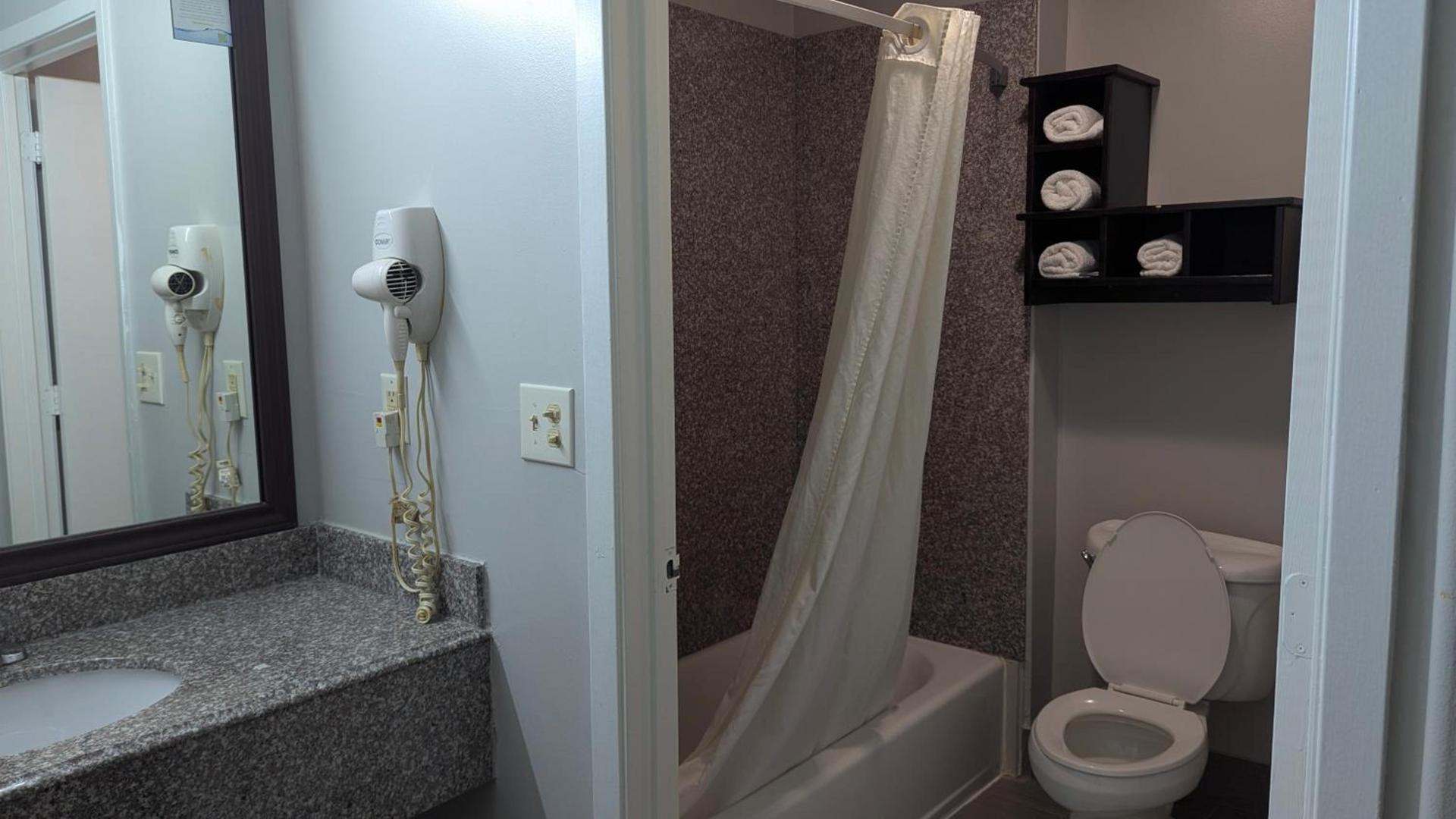 Super 8 by Wyndham Houston/Willowbrook Hwy 249 photo 15