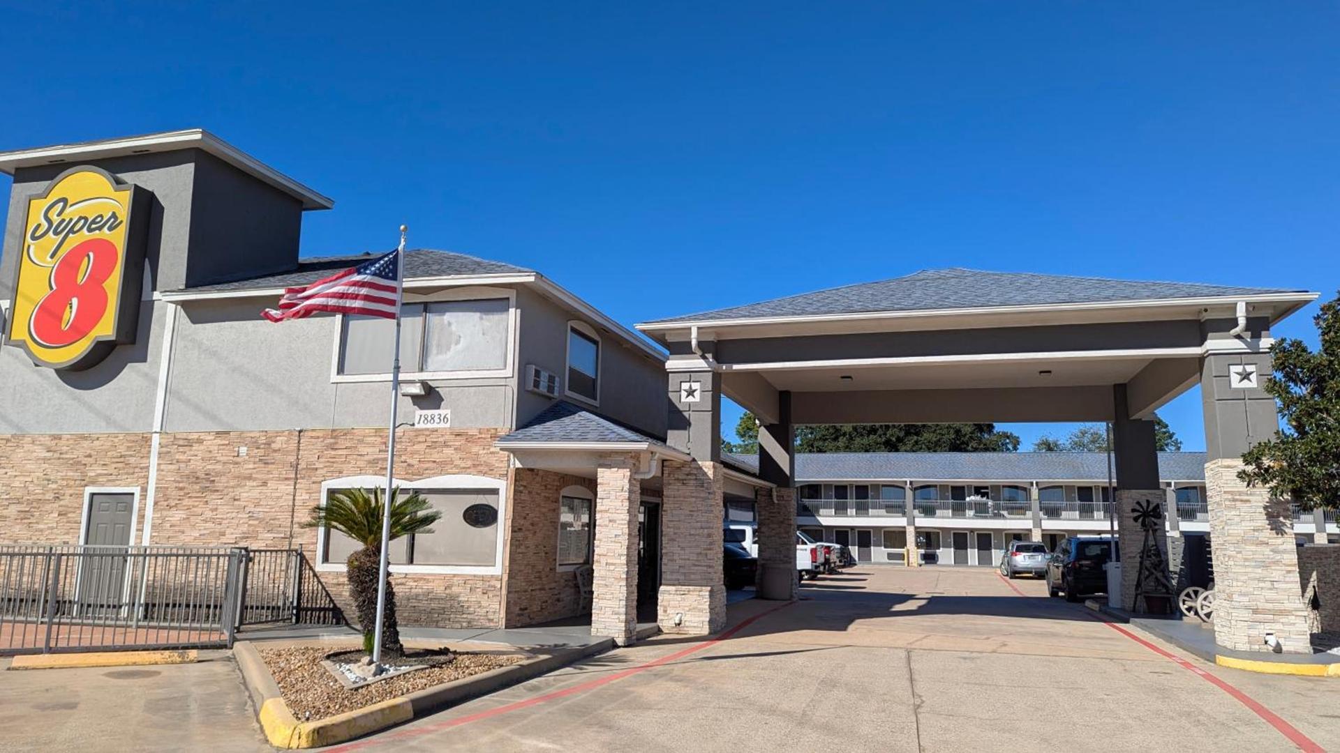 Super 8 by Wyndham Houston/Willowbrook Hwy 249 photo 1
