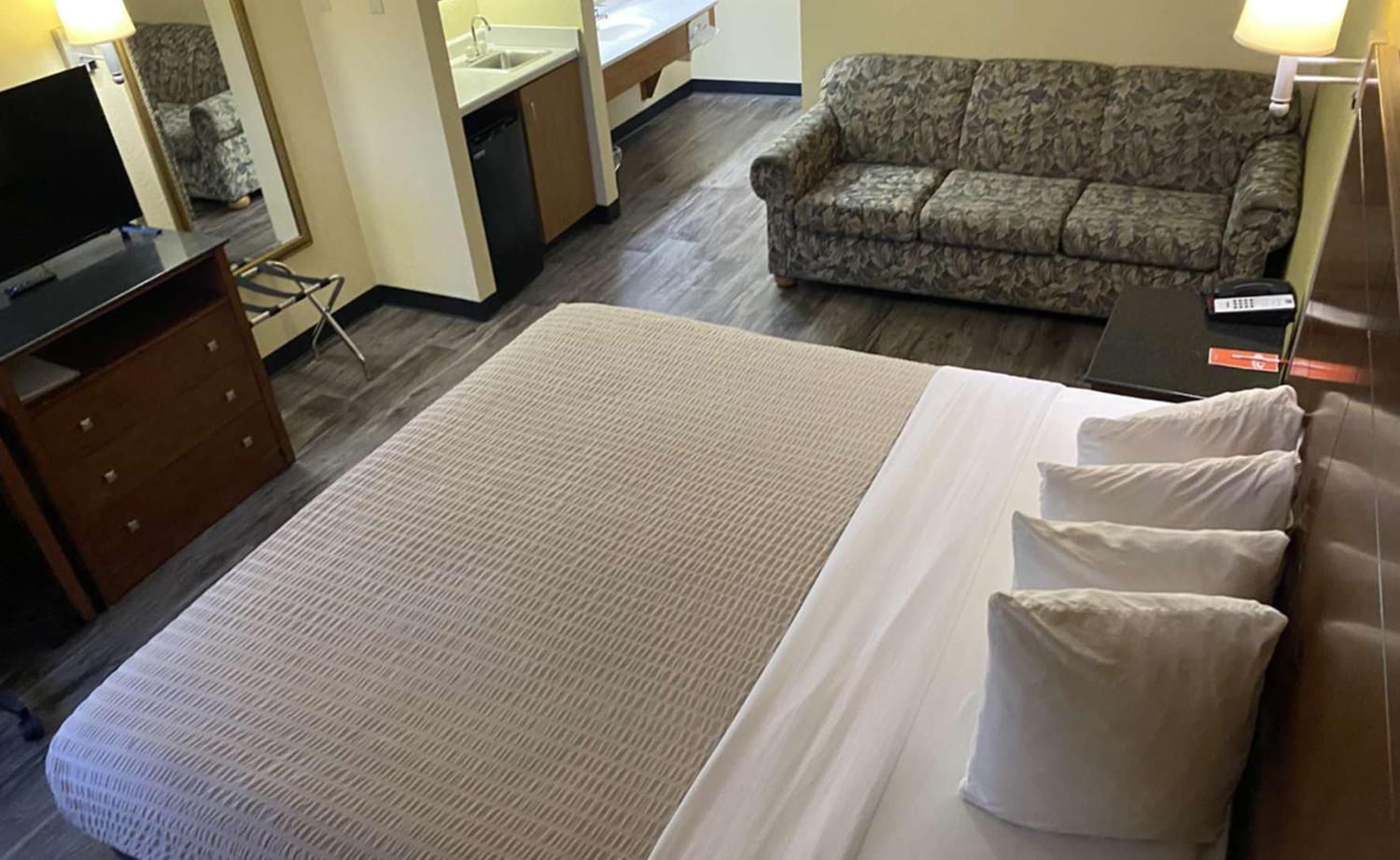 Coratel Inn and Suites By Jasper River Falls photo 9