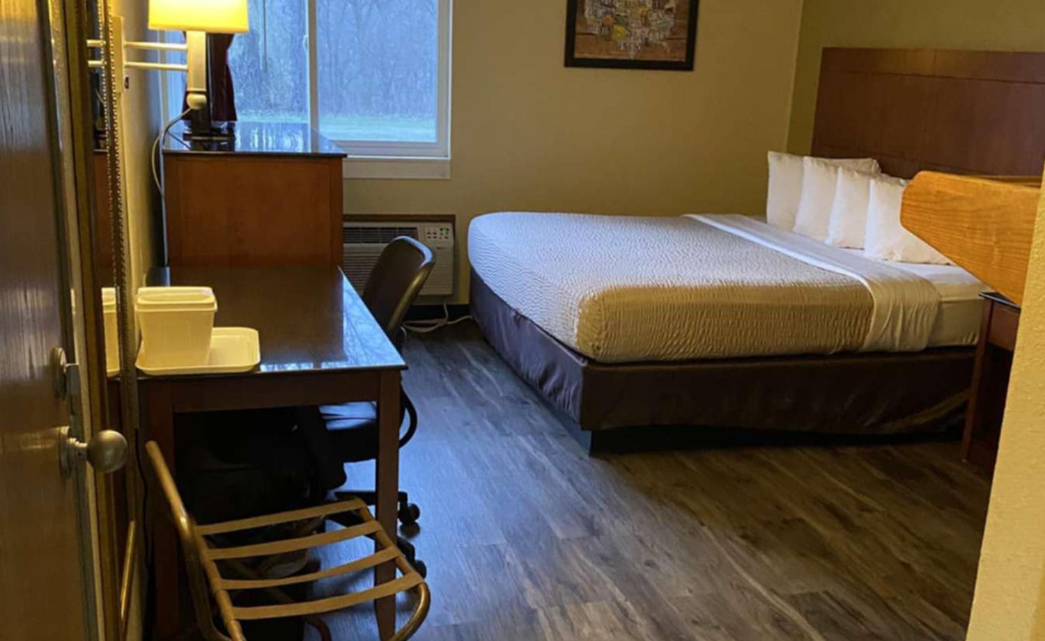 Coratel Inn and Suites By Jasper River Falls photo 7