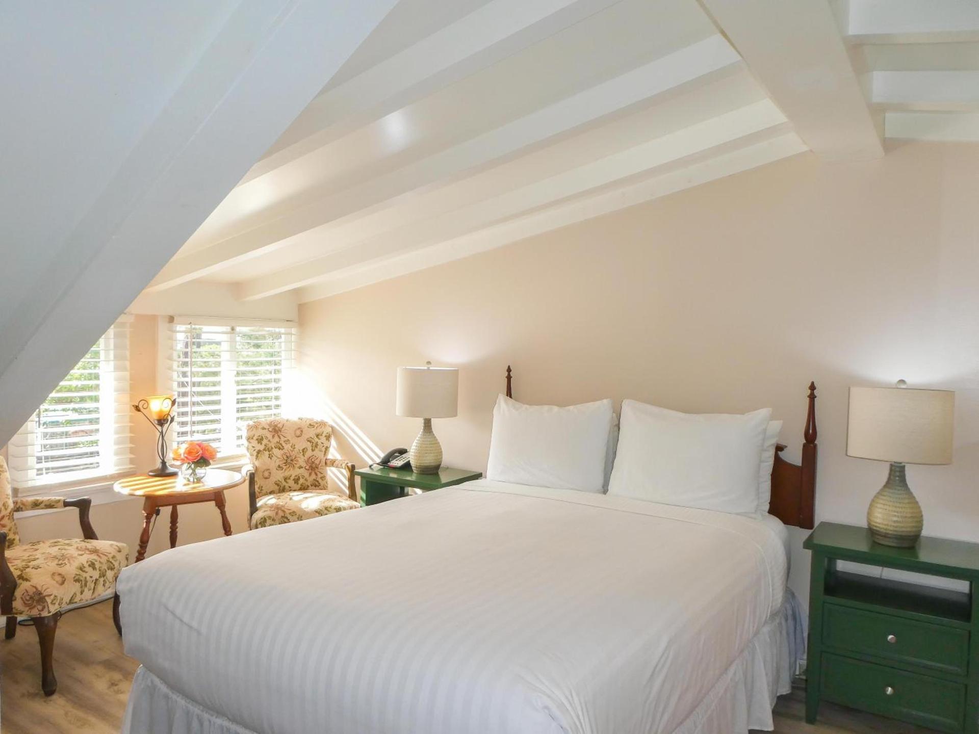 Carmel Green Lantern Inn photo 35
