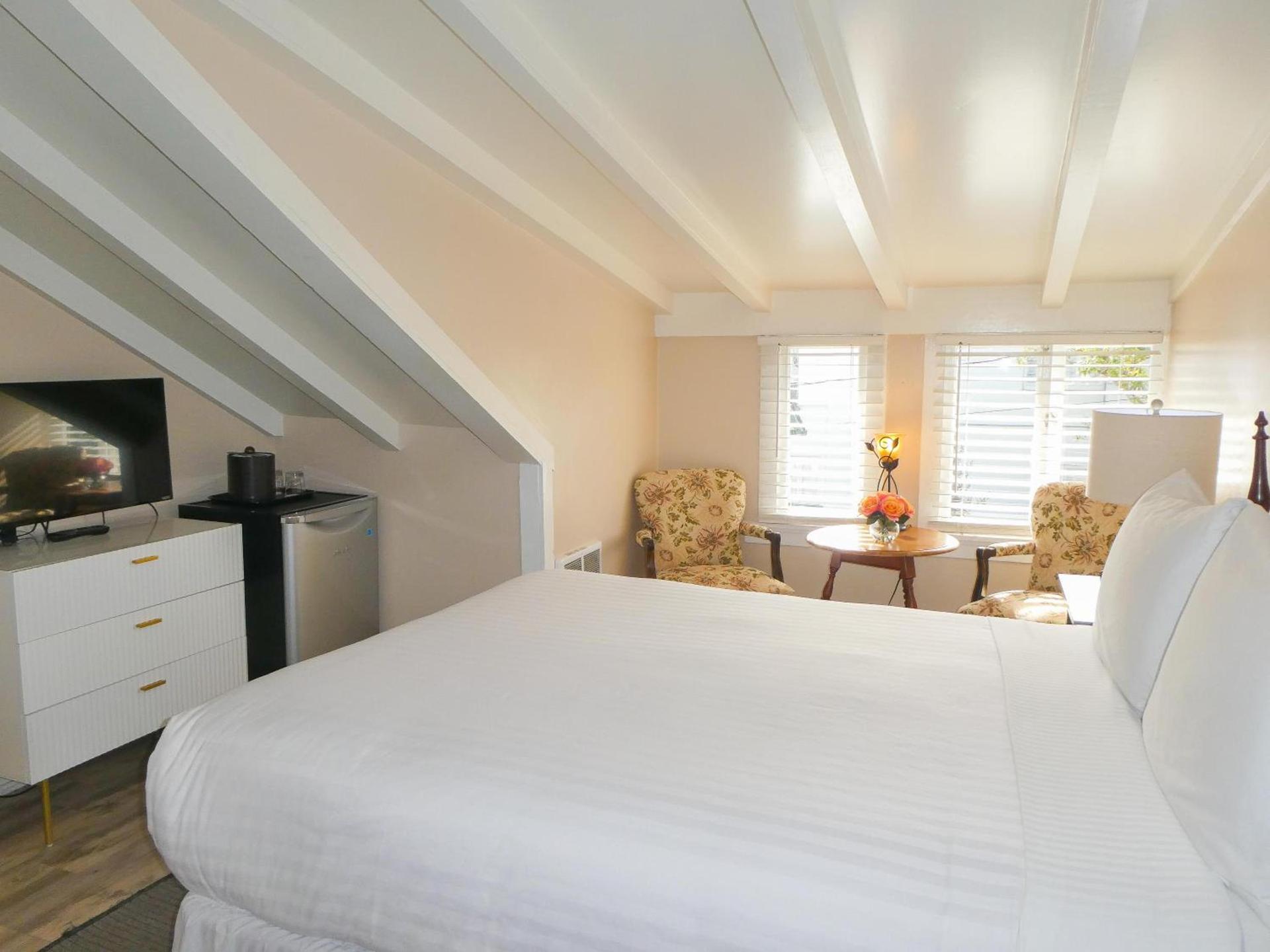 Carmel Green Lantern Inn photo 36