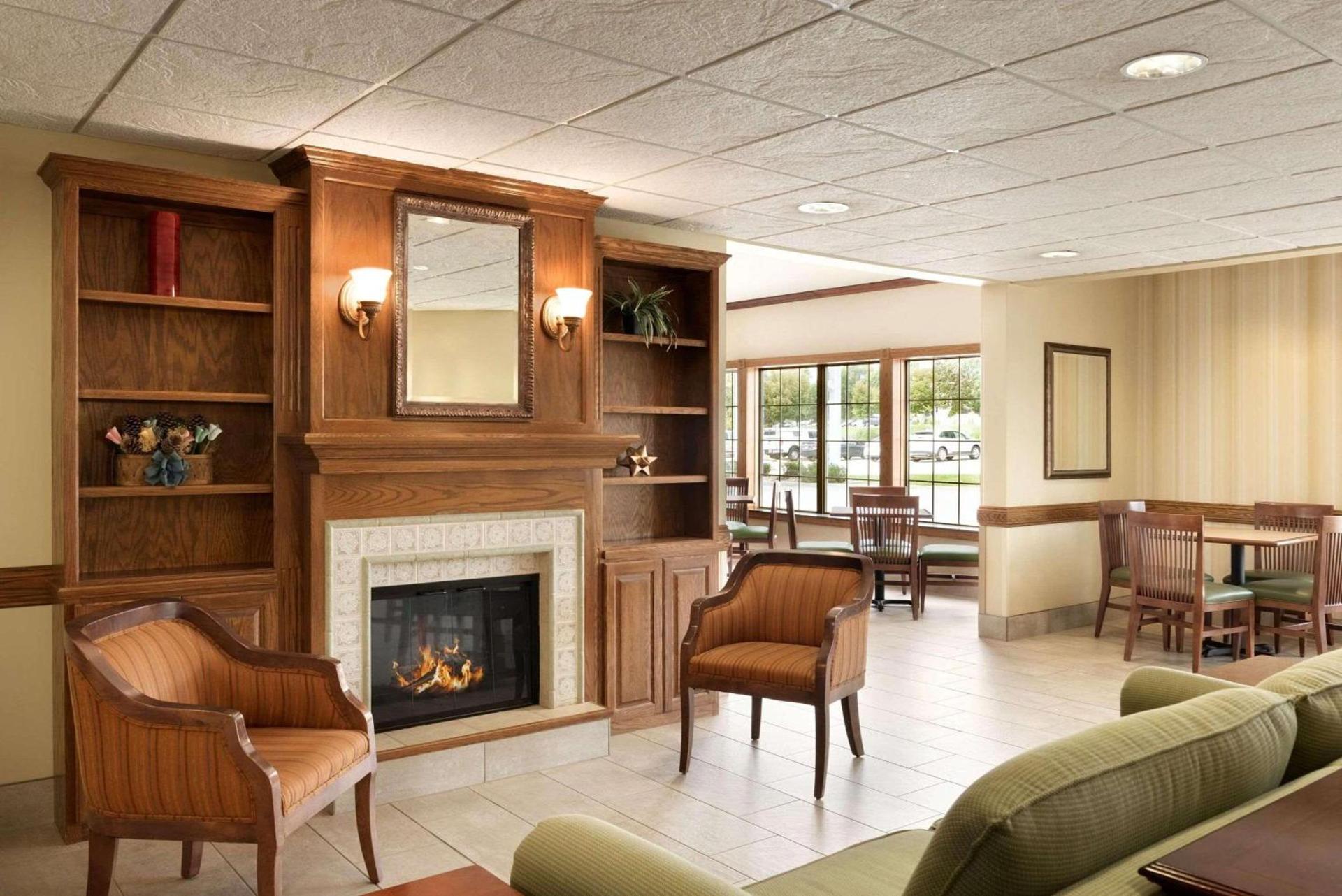 Country Inn & Suites by Radisson, Chanhassen, MN photo 4