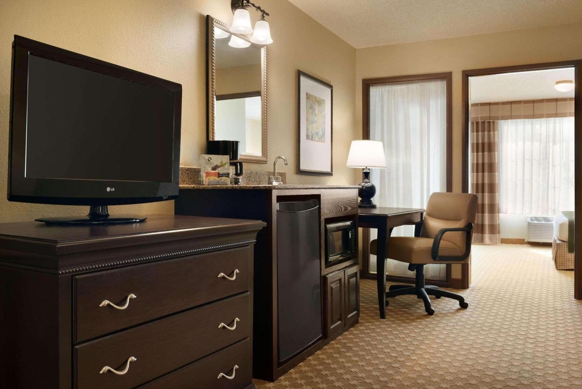 Country Inn & Suites by Radisson, Chanhassen, MN photo 6