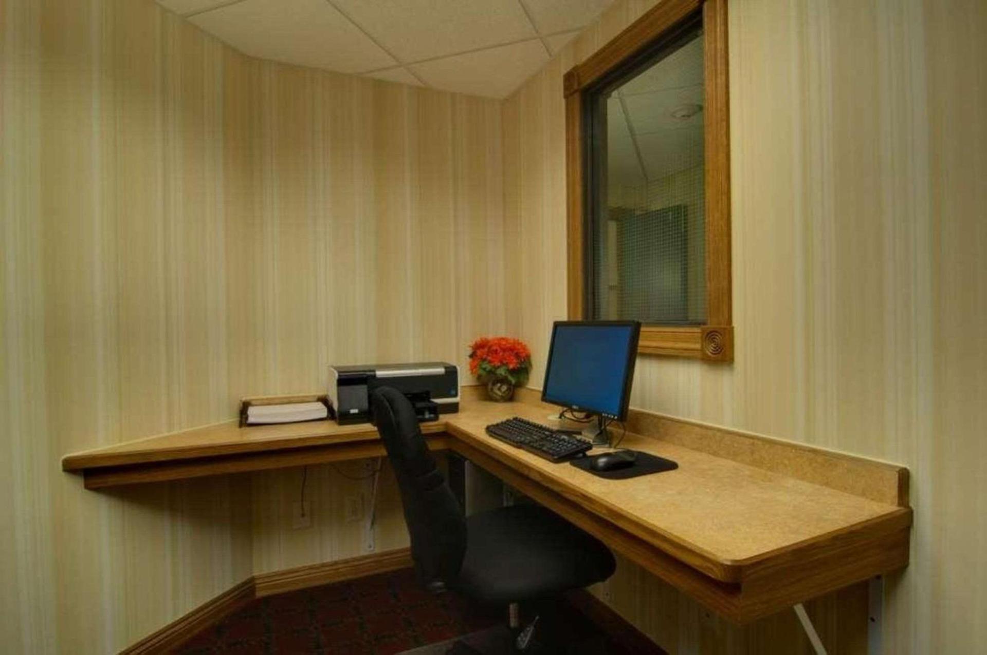 Country Inn & Suites by Radisson, Chanhassen, MN photo 11