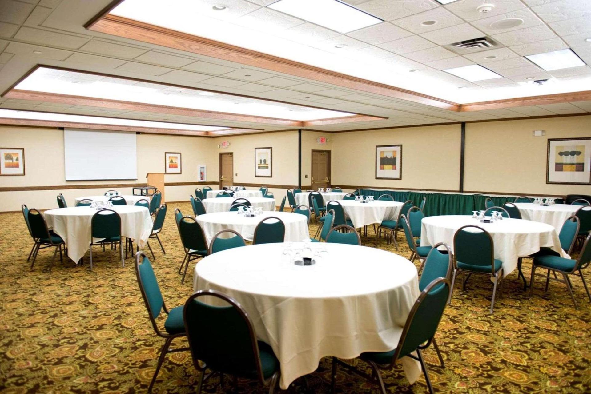 Country Inn & Suites by Radisson, Chanhassen, MN photo 12