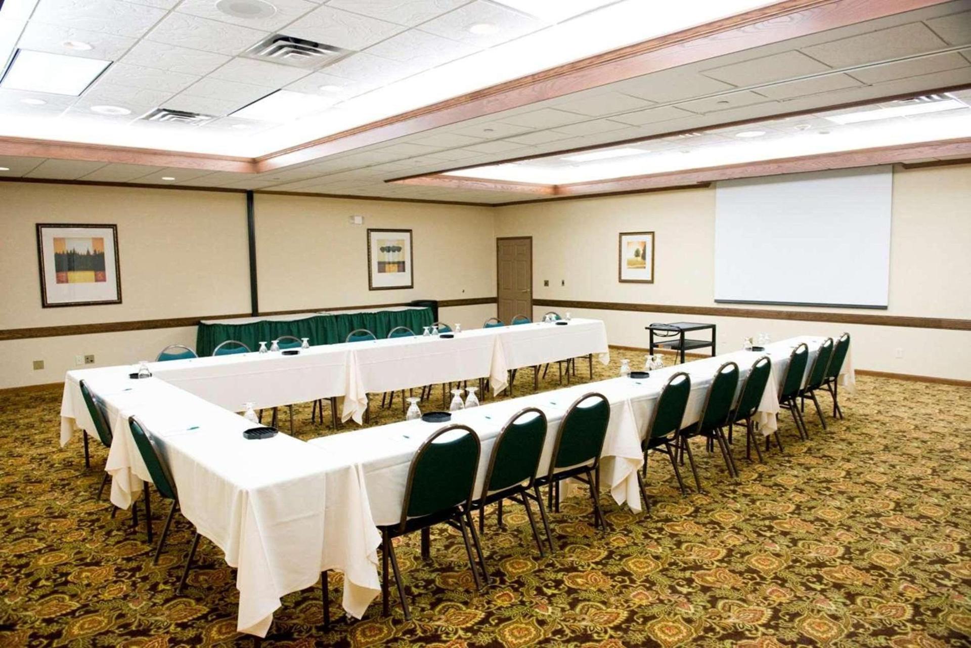 Country Inn & Suites by Radisson, Chanhassen, MN photo 13
