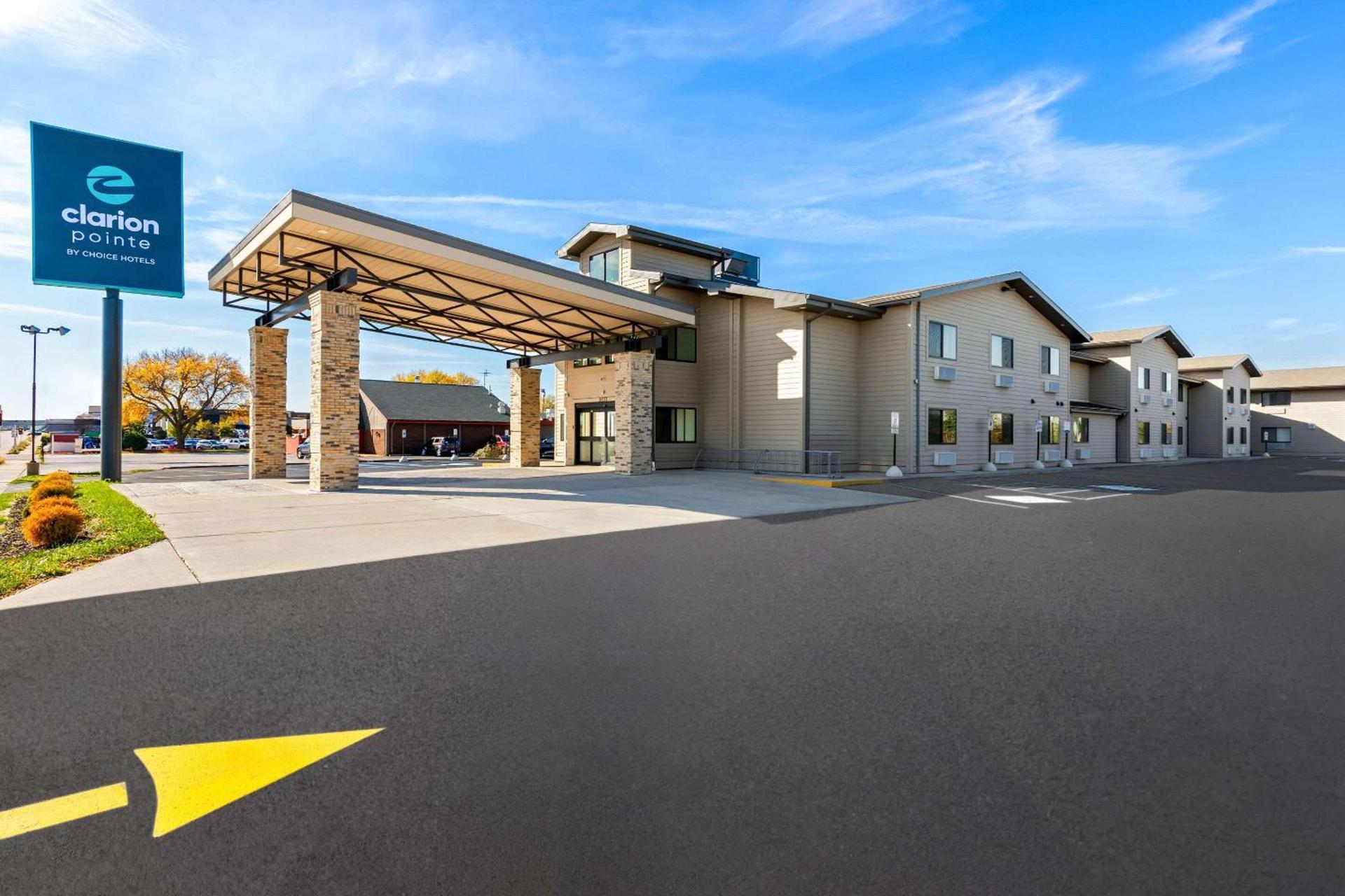 Clarion Pointe Milwaukee Airport photo 1