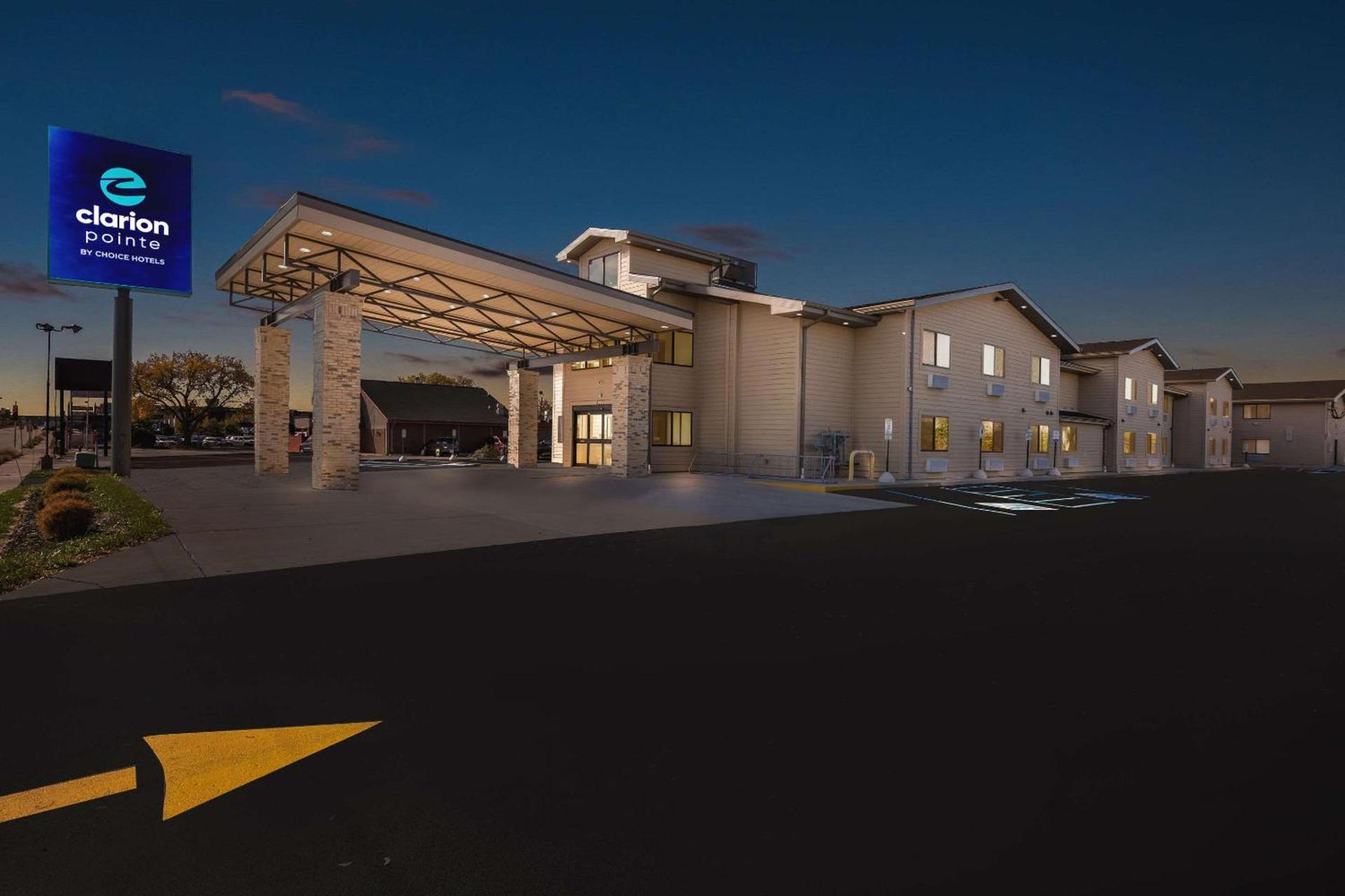 Clarion Pointe Milwaukee Airport photo 5