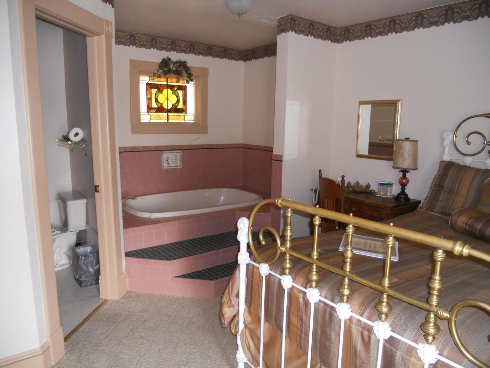 LandMark Inn at the Historic Bank of Oberlin photo 19
