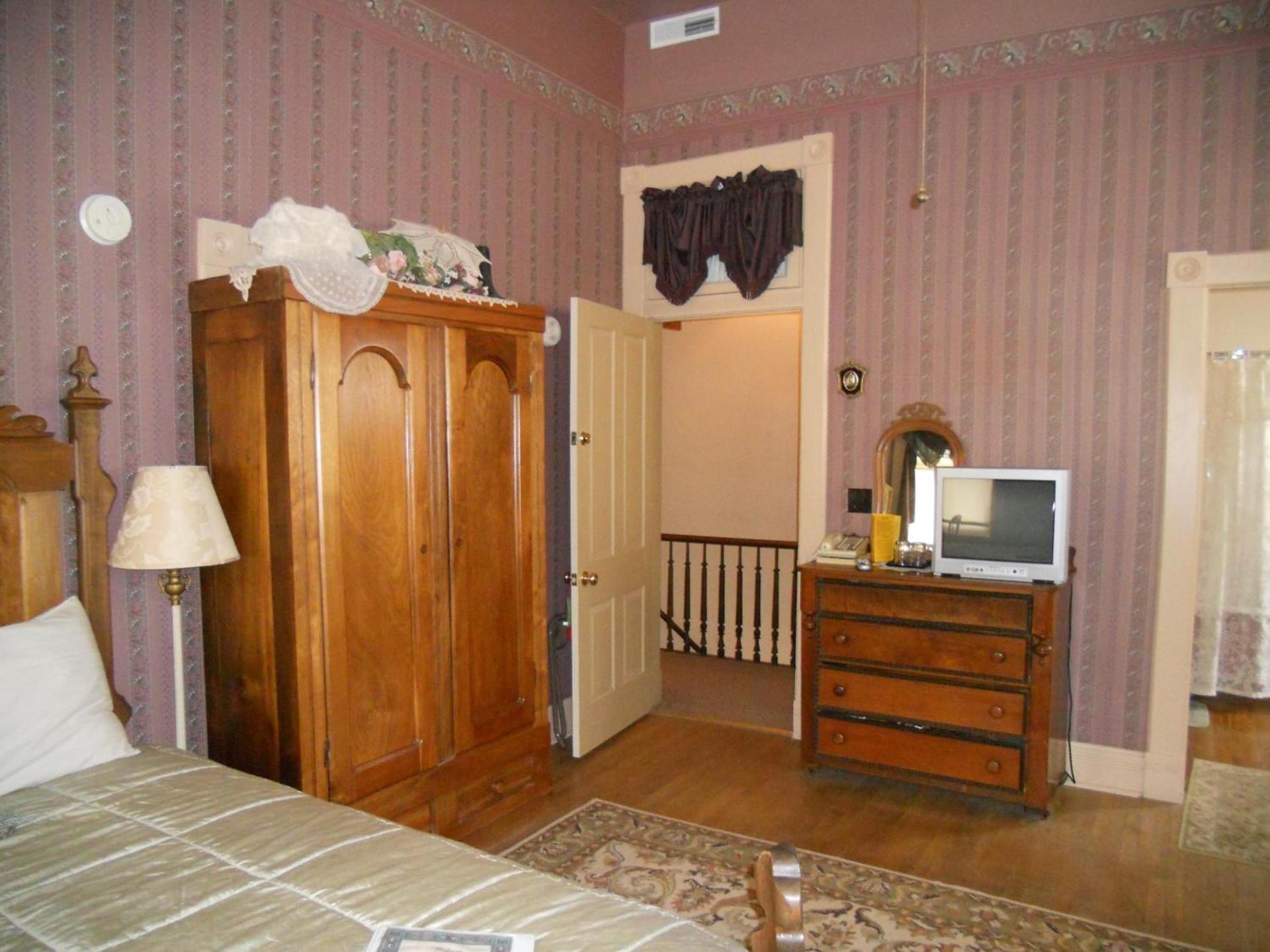 LandMark Inn at the Historic Bank of Oberlin photo 27