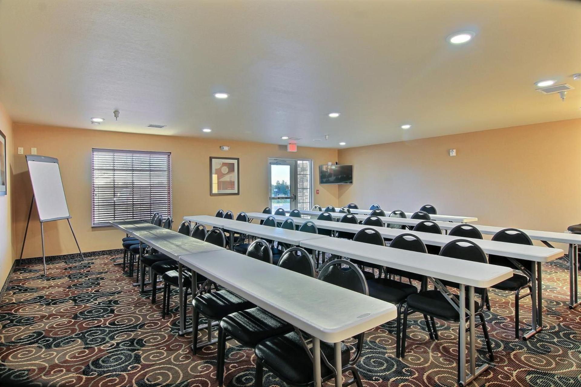 Cobblestone Hotel & Suites - McCook photo 46