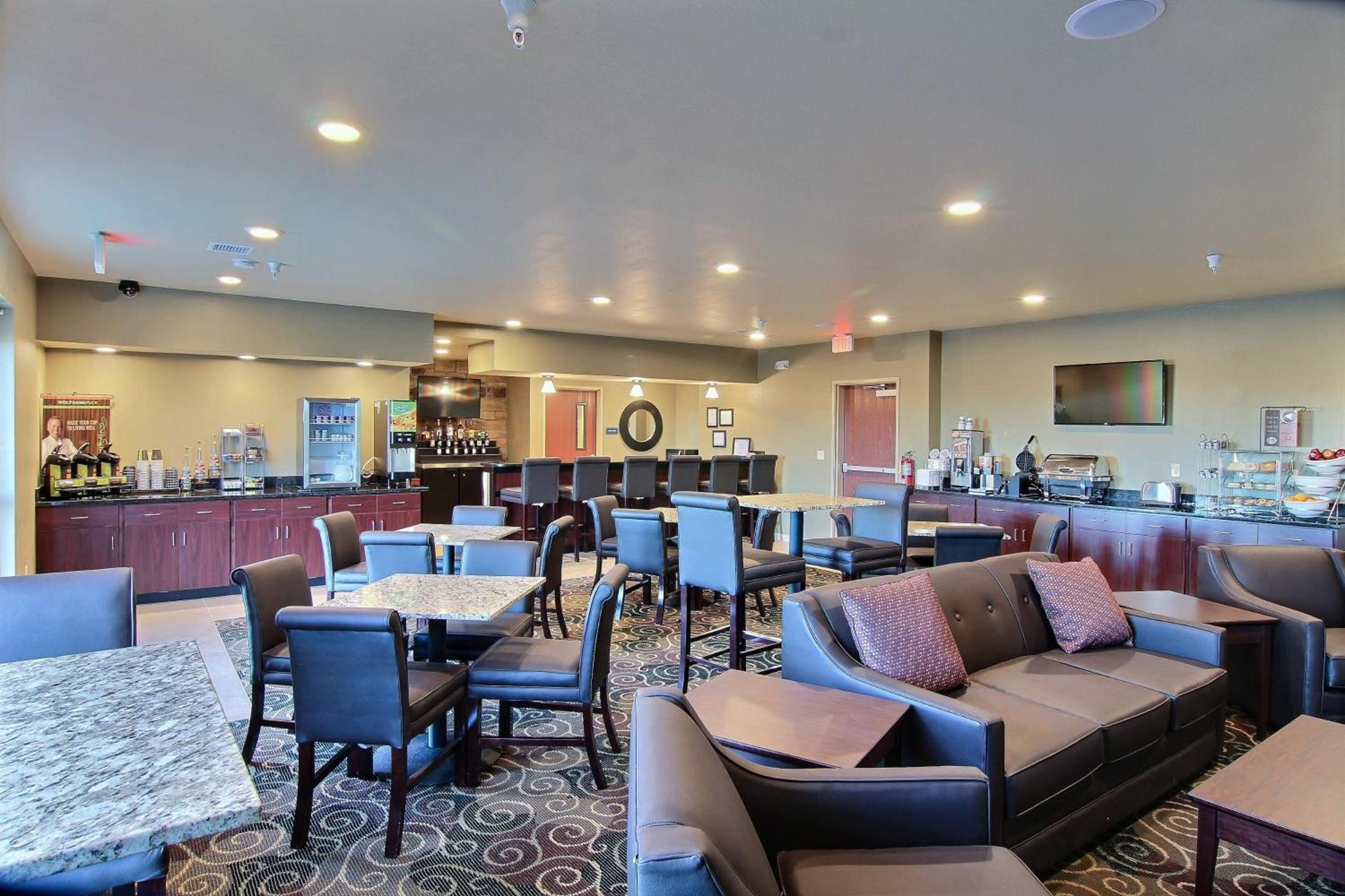 Cobblestone Hotel & Suites - McCook photo 60
