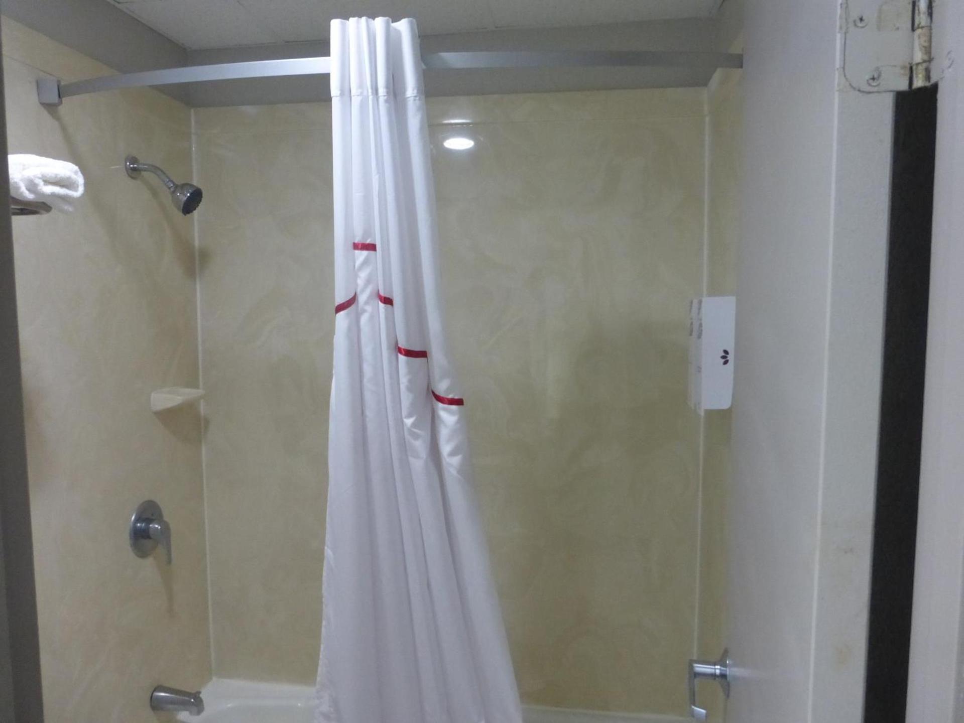 Red Roof Inn Hope photo 18