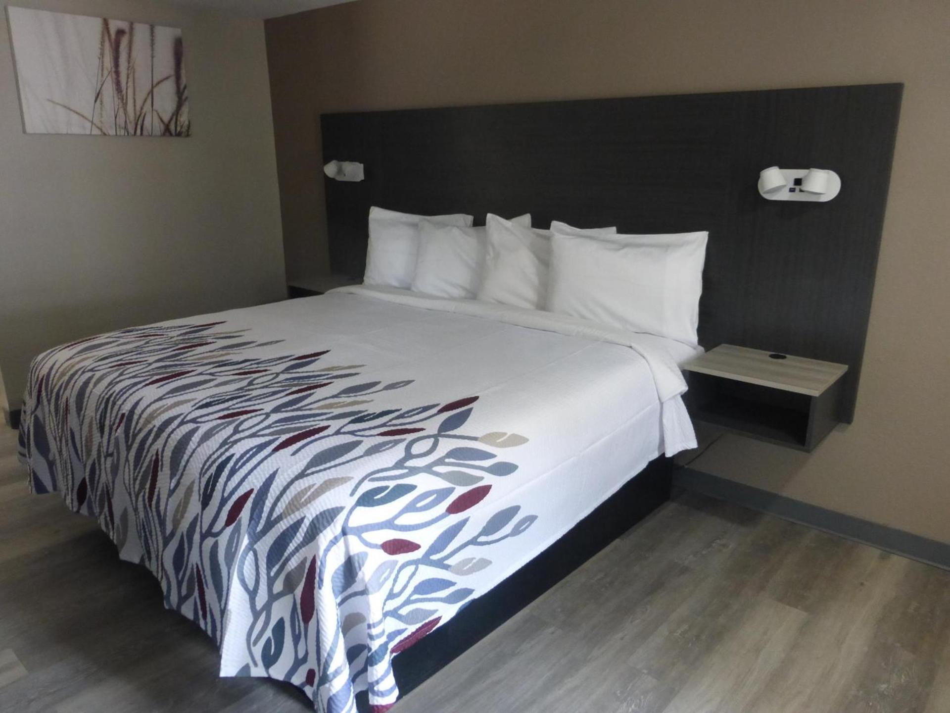 Red Roof Inn Hope photo 13