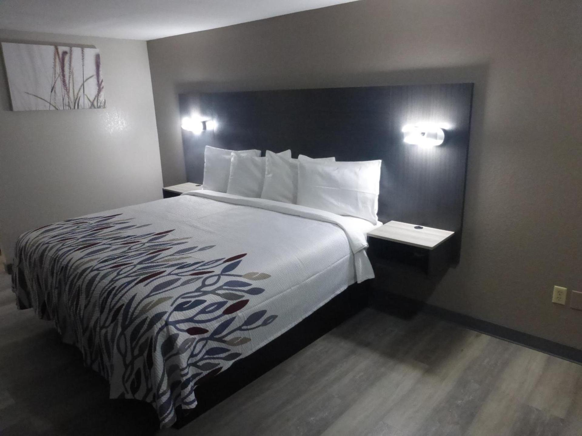 Red Roof Inn Hope photo 14