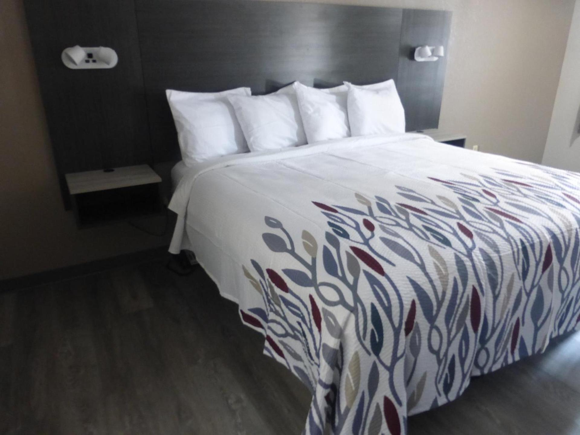 Red Roof Inn Hope photo 15
