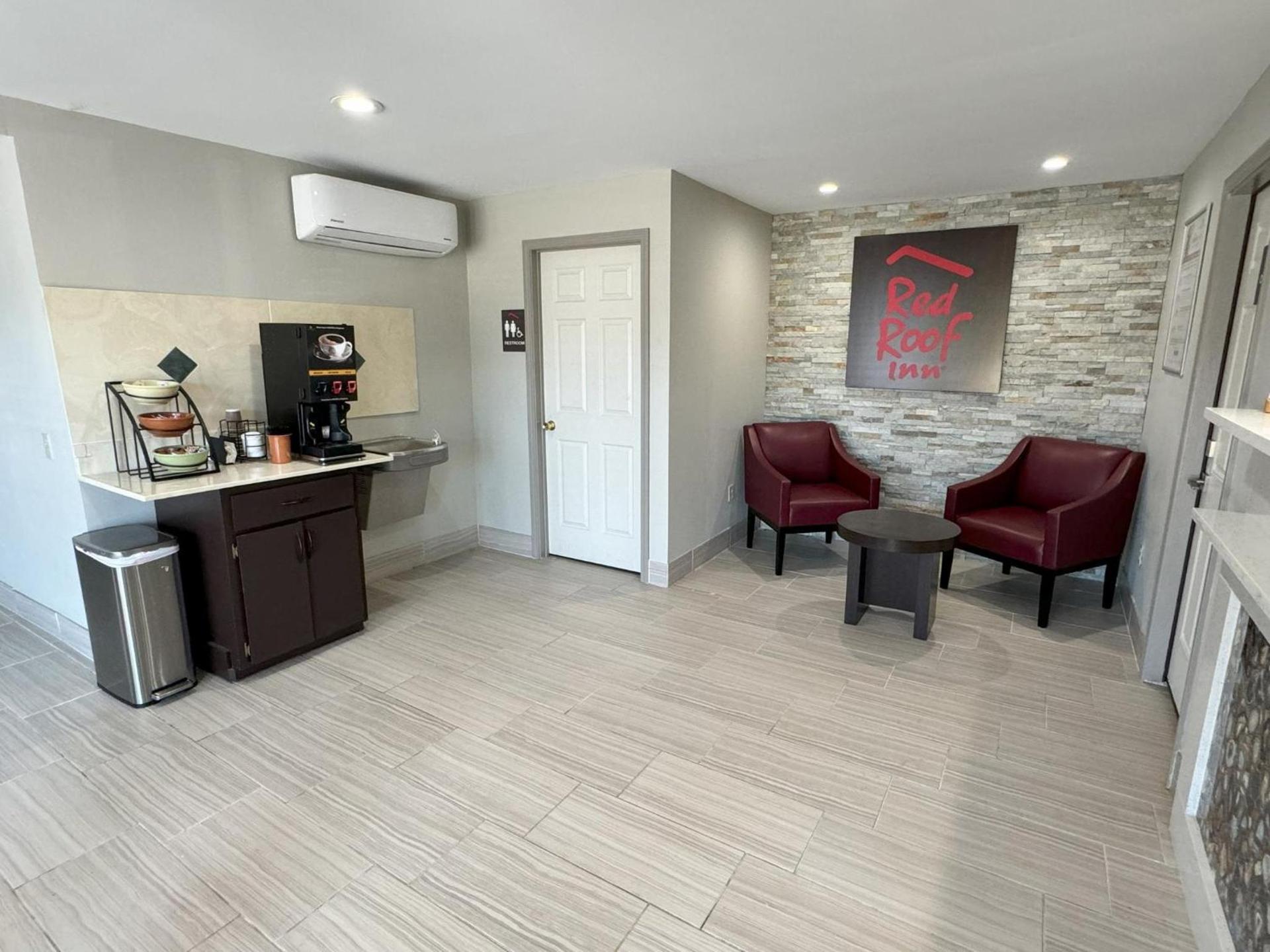 Red Roof Inn Hope photo 8