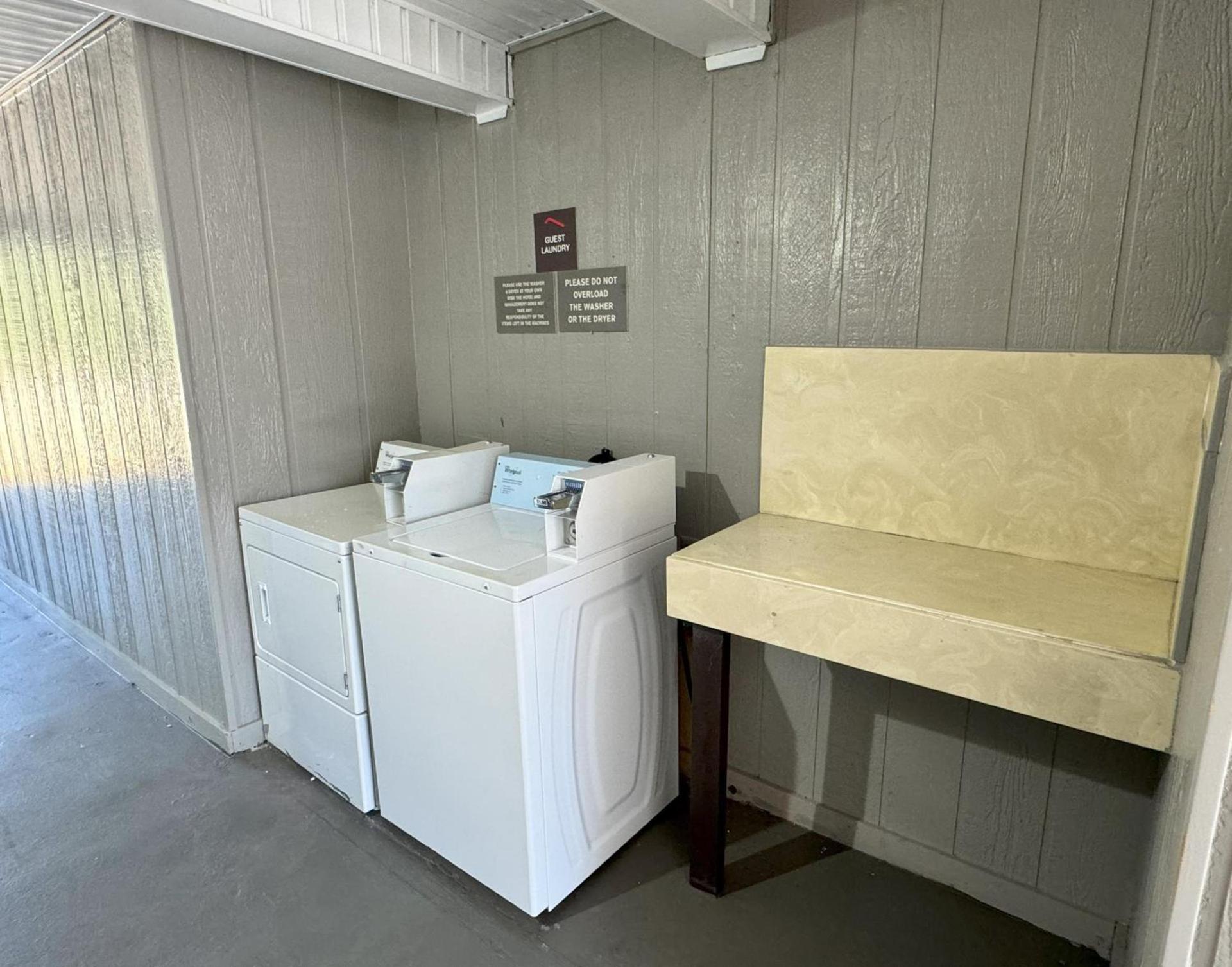 Red Roof Inn Hope photo 11