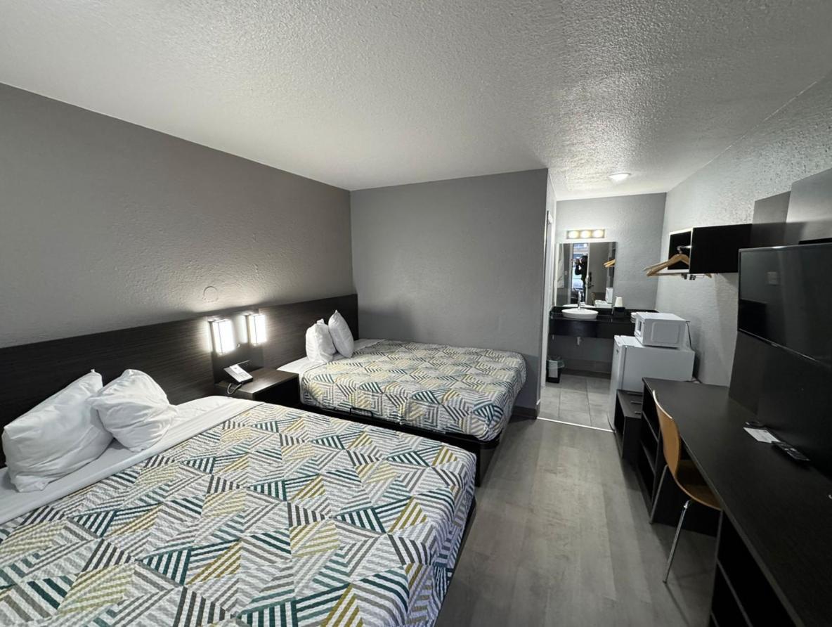 Motel 6-Bismarck, ND photo 25