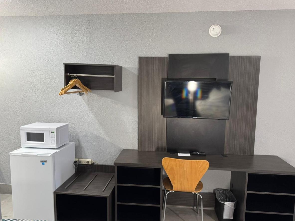 Motel 6-Bismarck, ND photo 32