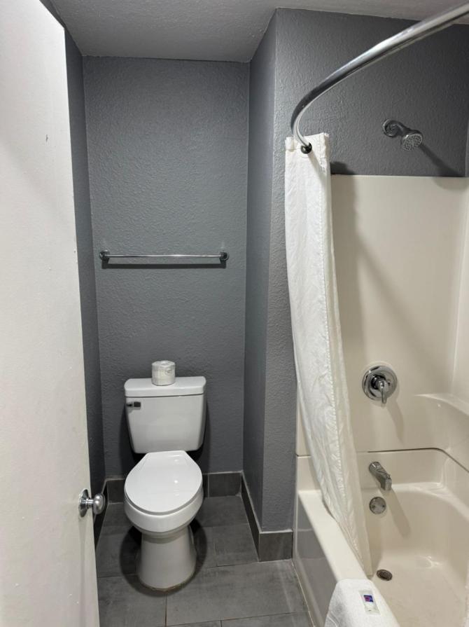 Motel 6-Bismarck, ND photo 34