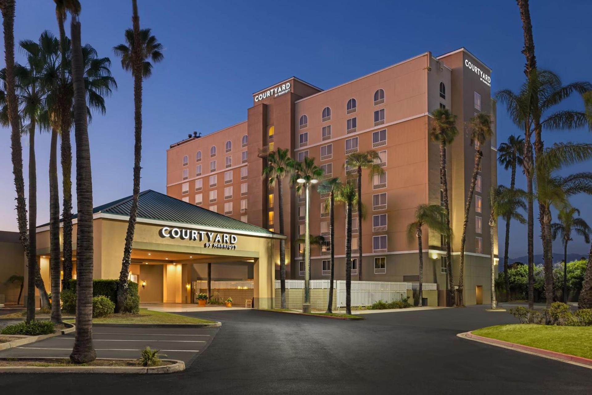 Courtyard by Marriott Baldwin Park photo 2
