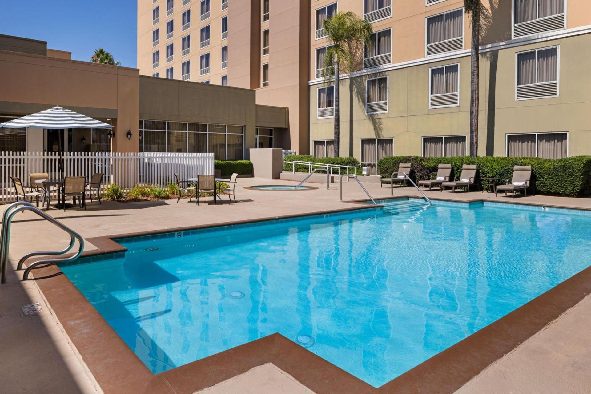 Courtyard by Marriott Baldwin Park photo 27