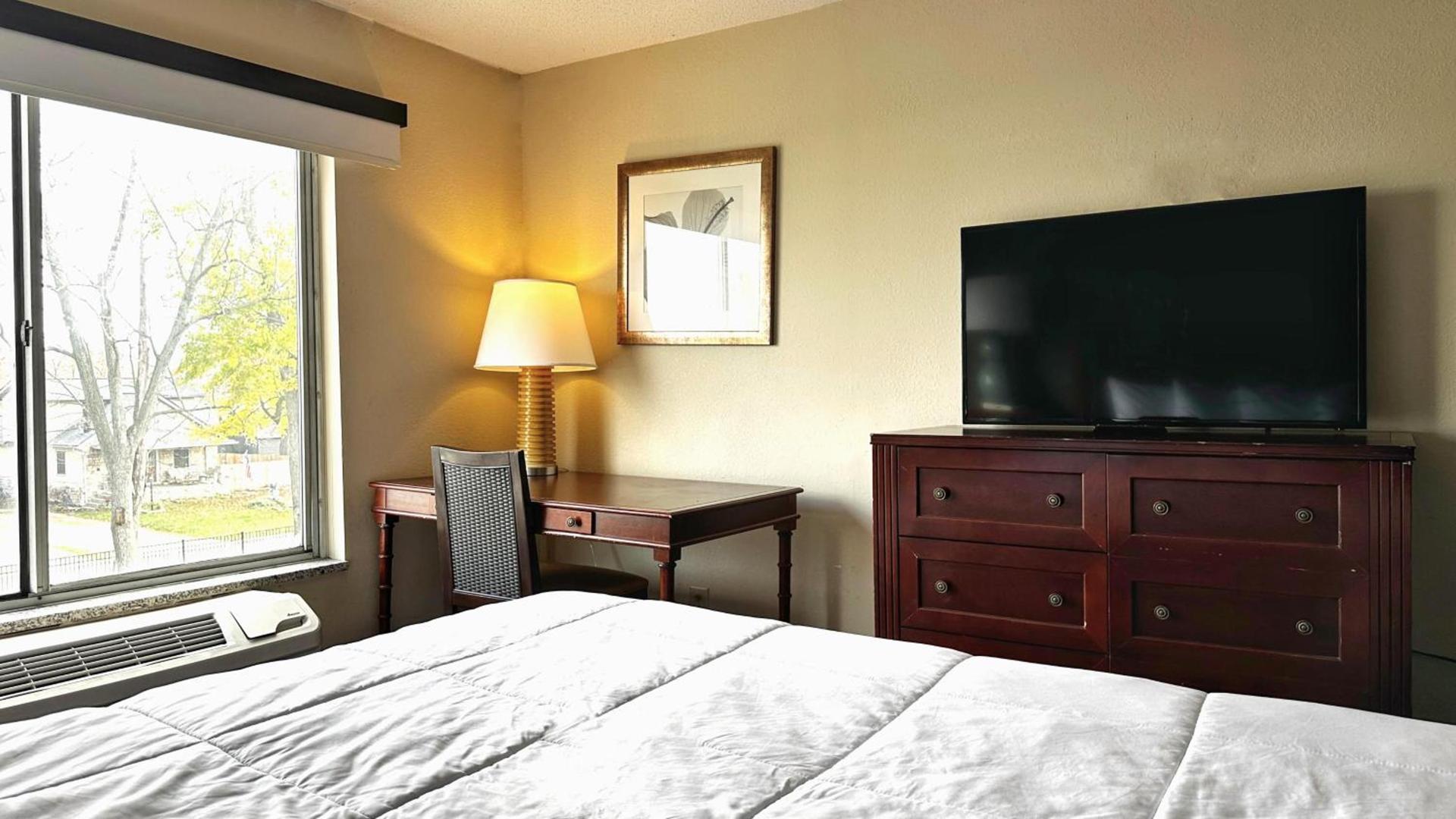 Baymont Inn and Suites by Wyndham Columbus / Near OSU photo 7