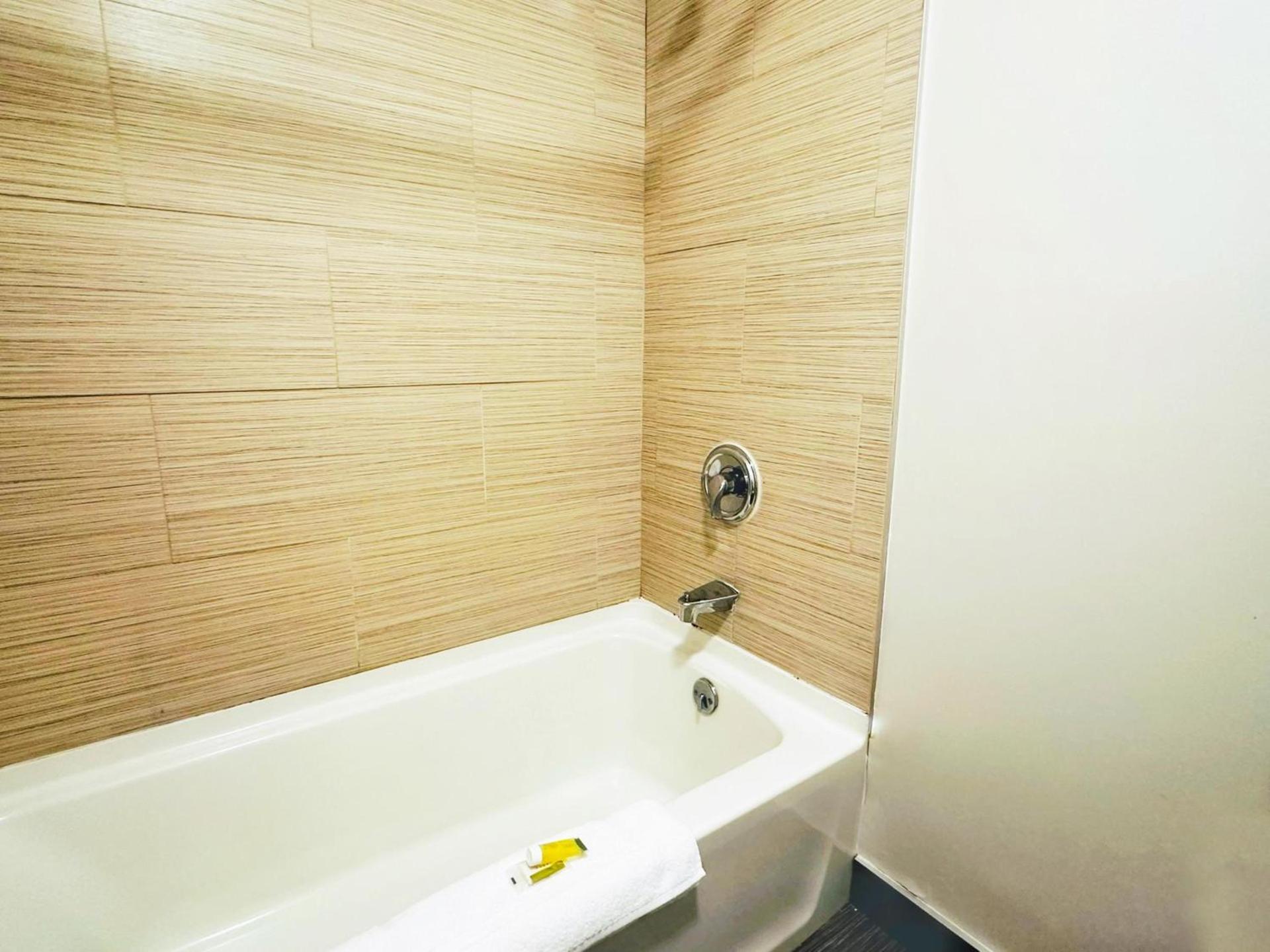 Baymont Inn and Suites by Wyndham Columbus / Near OSU photo 4