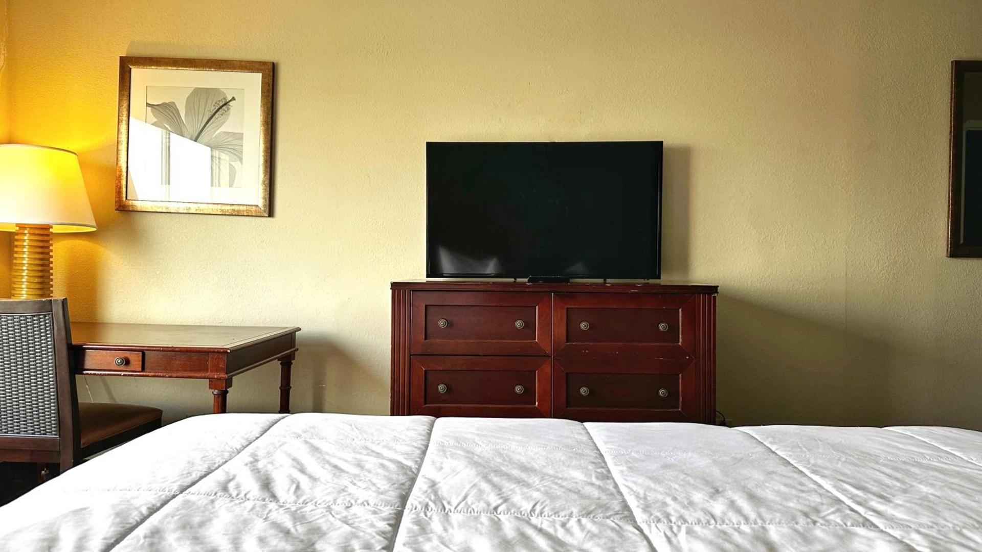 Baymont Inn and Suites by Wyndham Columbus / Near OSU photo 3